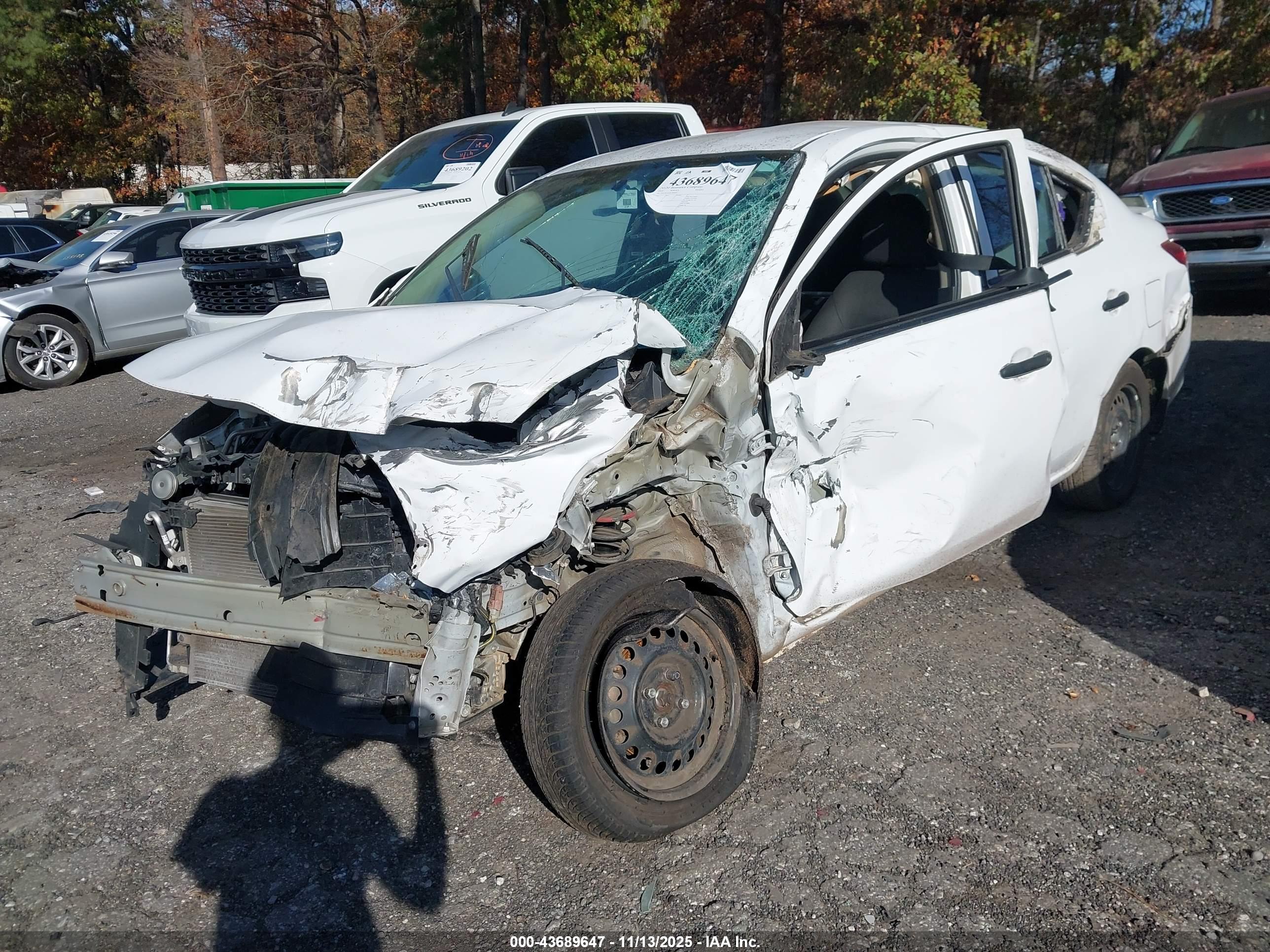 NISSAN VERSA image 2