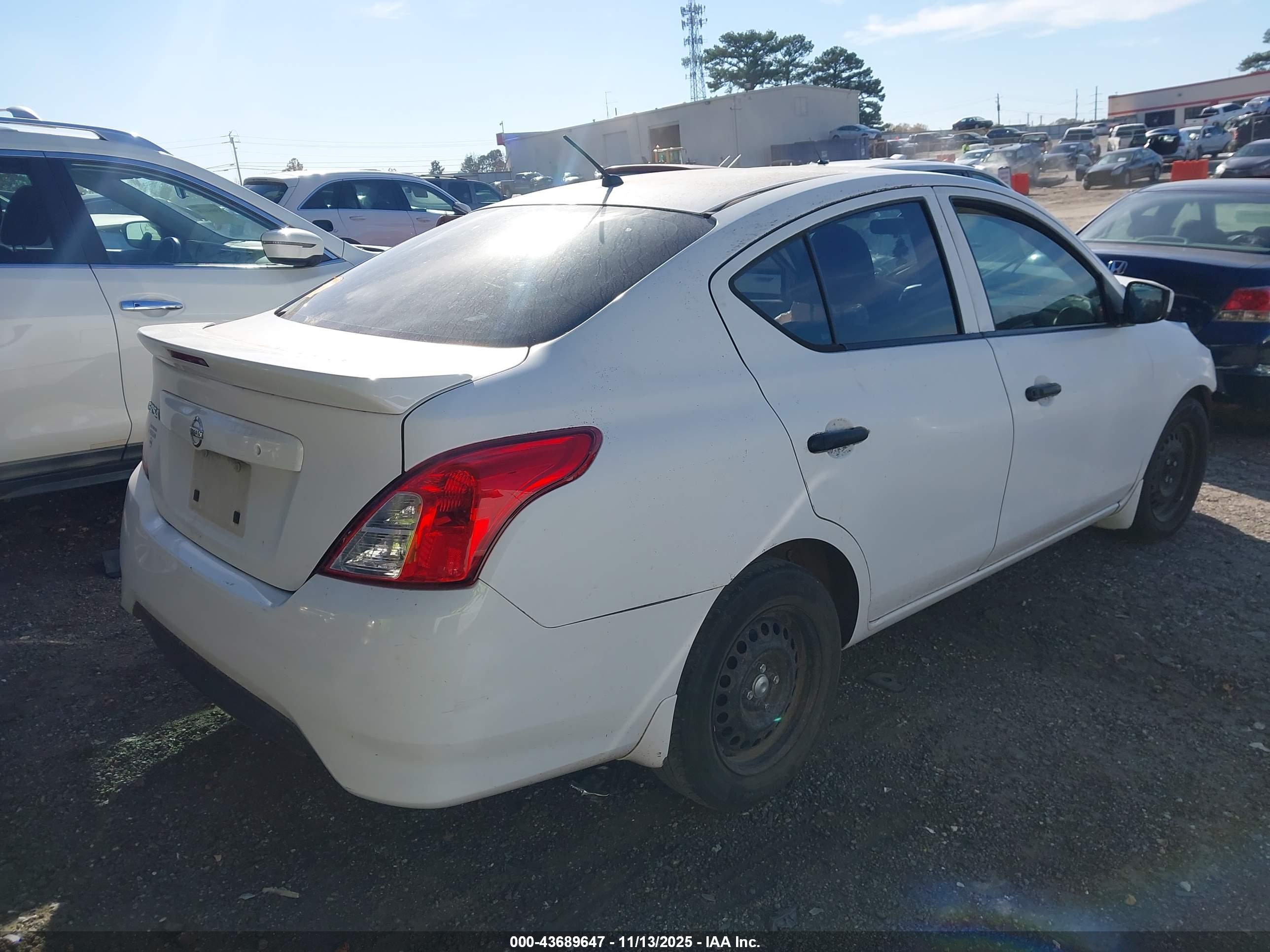NISSAN VERSA image 4