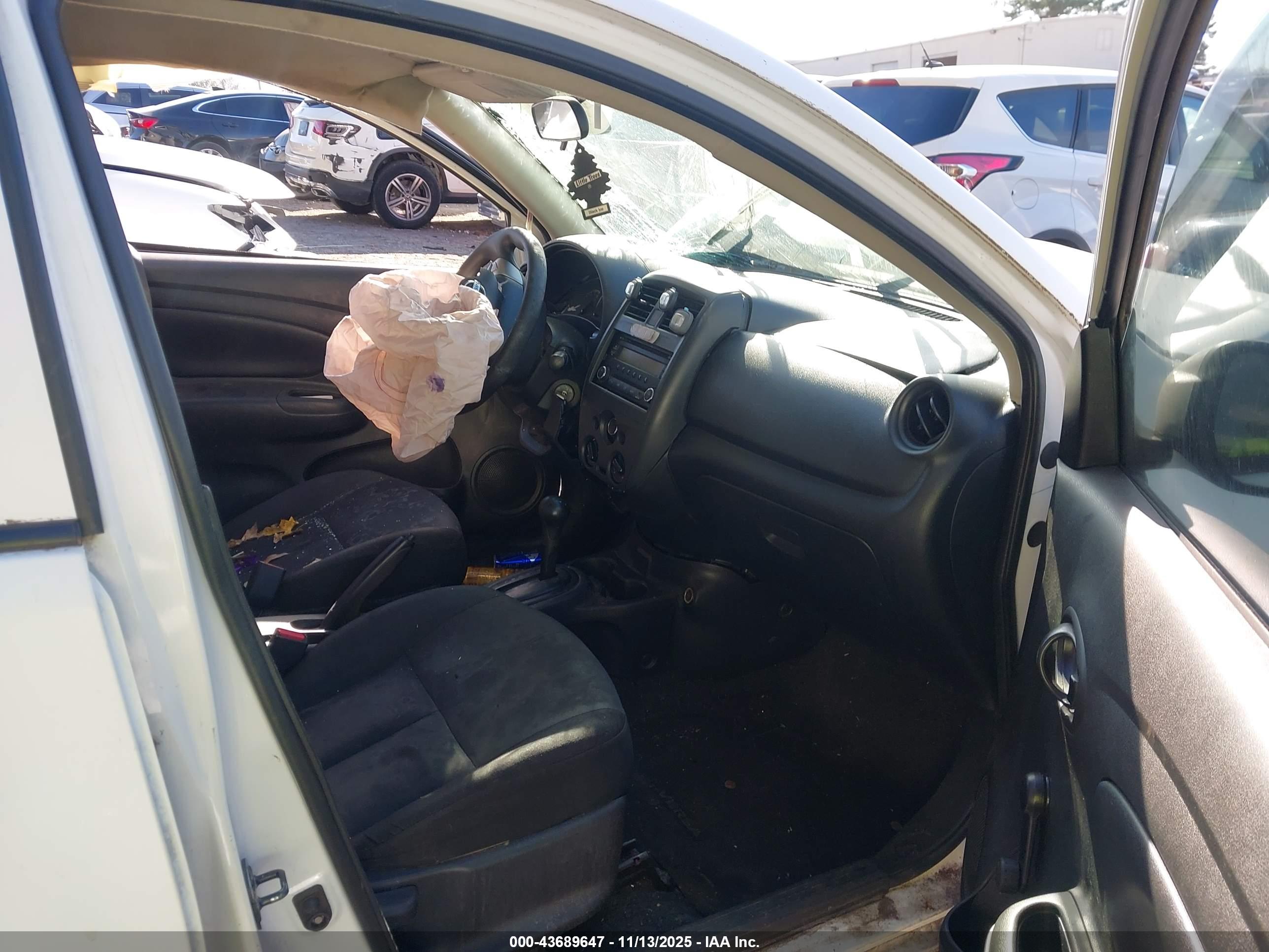 NISSAN VERSA image 5
