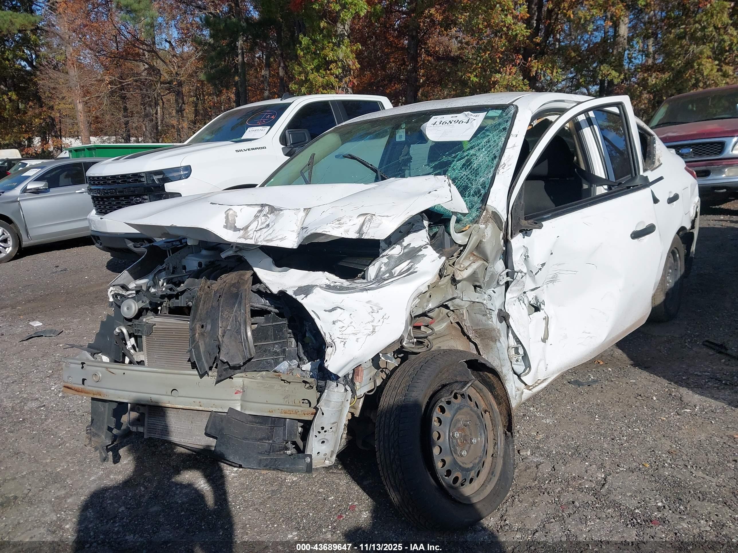 NISSAN VERSA image 6
