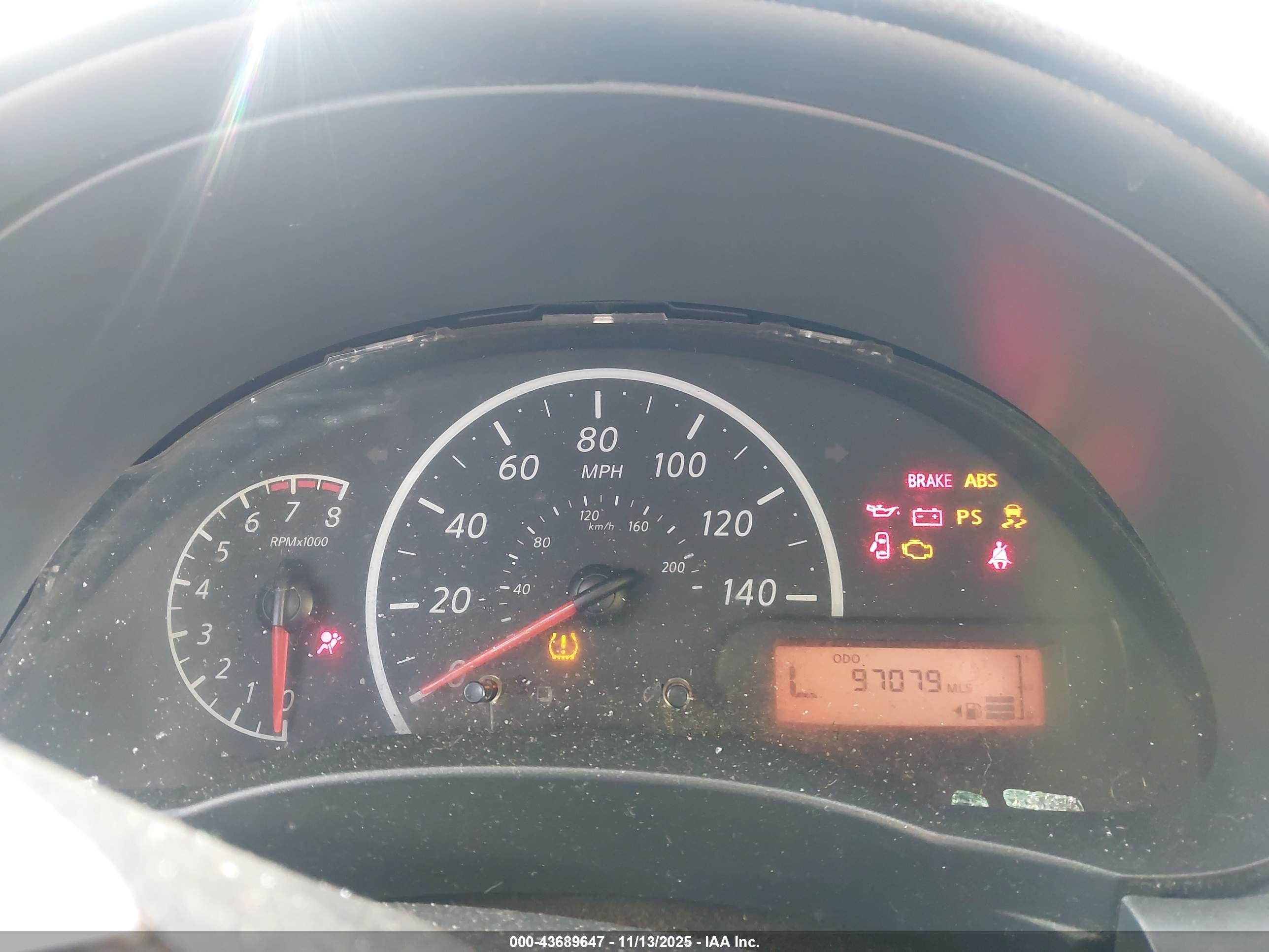 NISSAN VERSA image 7