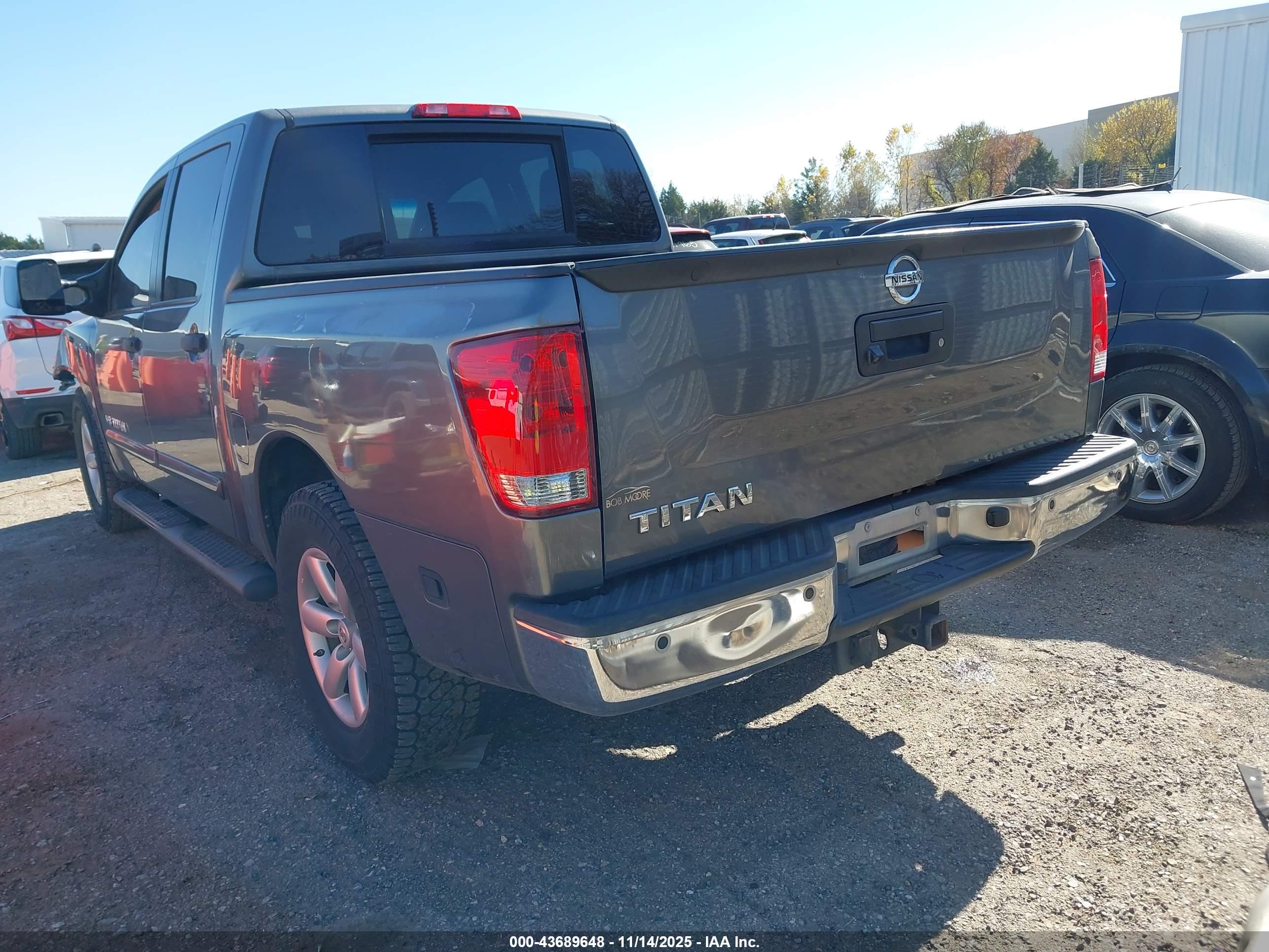 NISSAN TITAN image 3