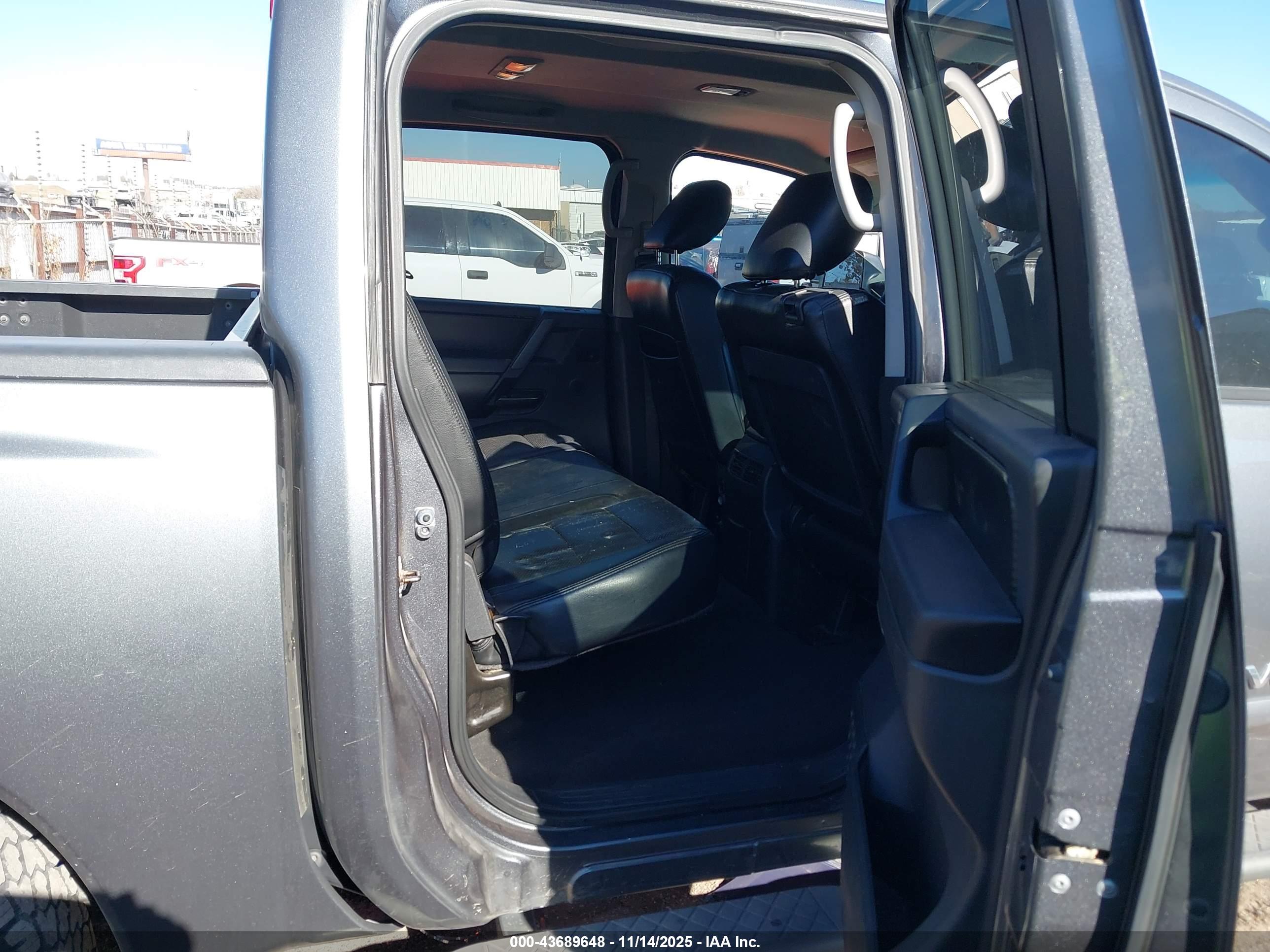 NISSAN TITAN image 8