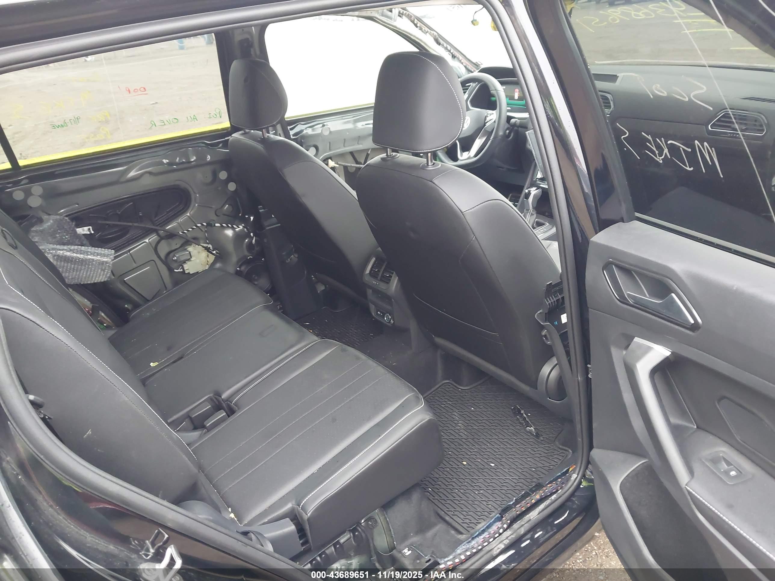 VOLKSWAGEN TIGUAN image 8