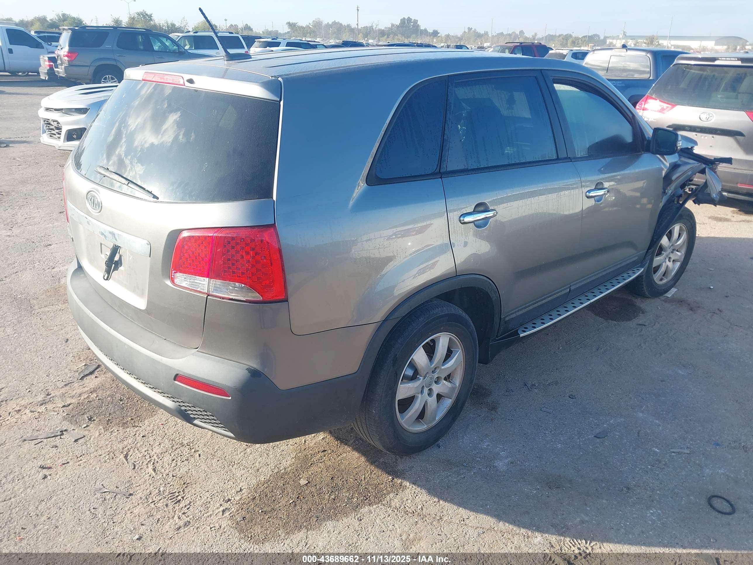 KIA SORENTO image 4