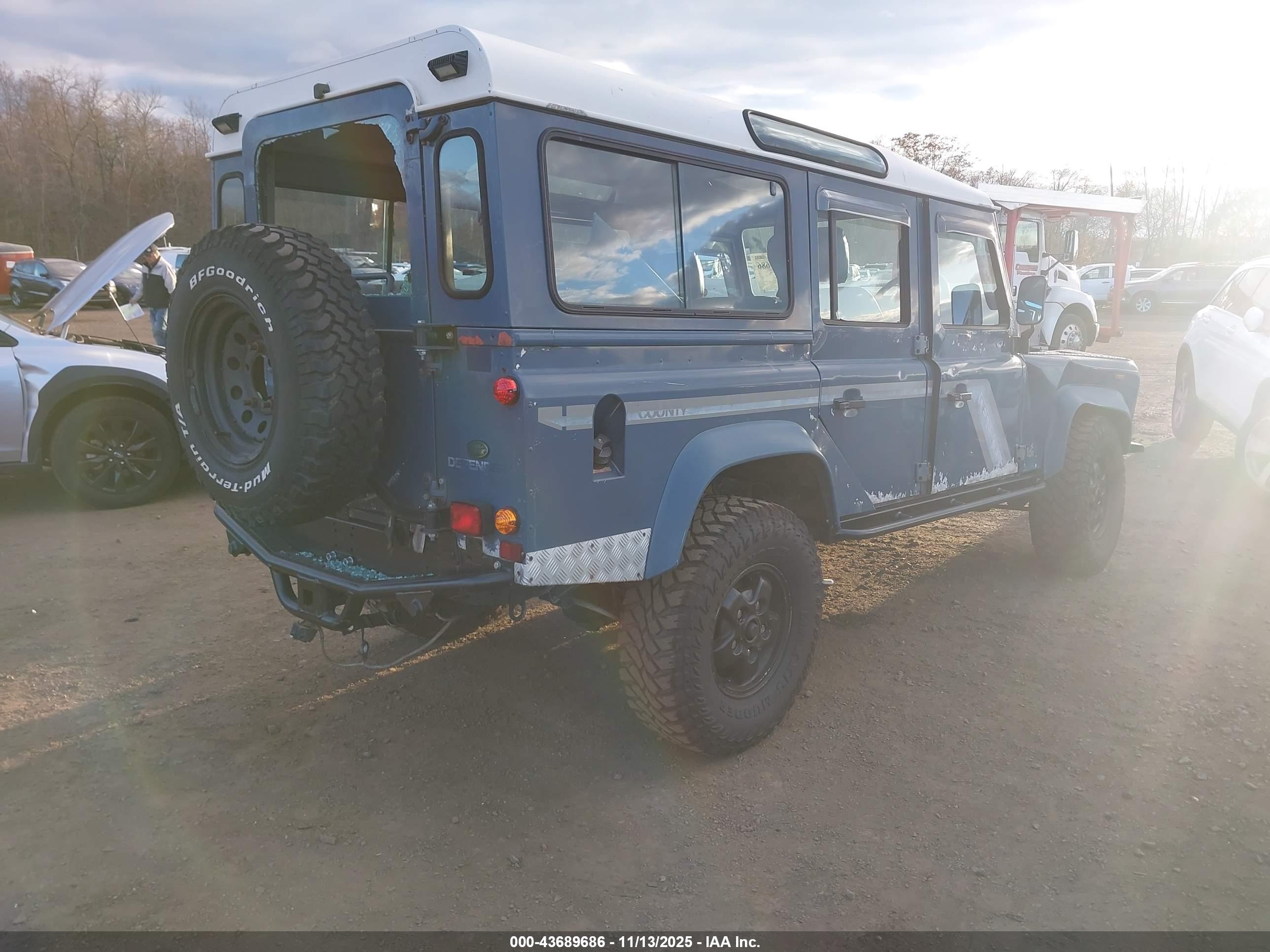 LAND ROVER image 4