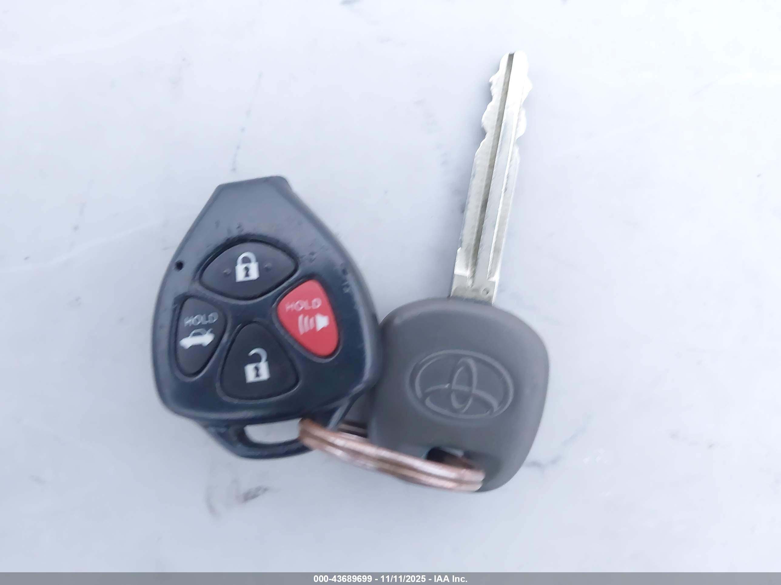 TOYOTA CAMRY image 11