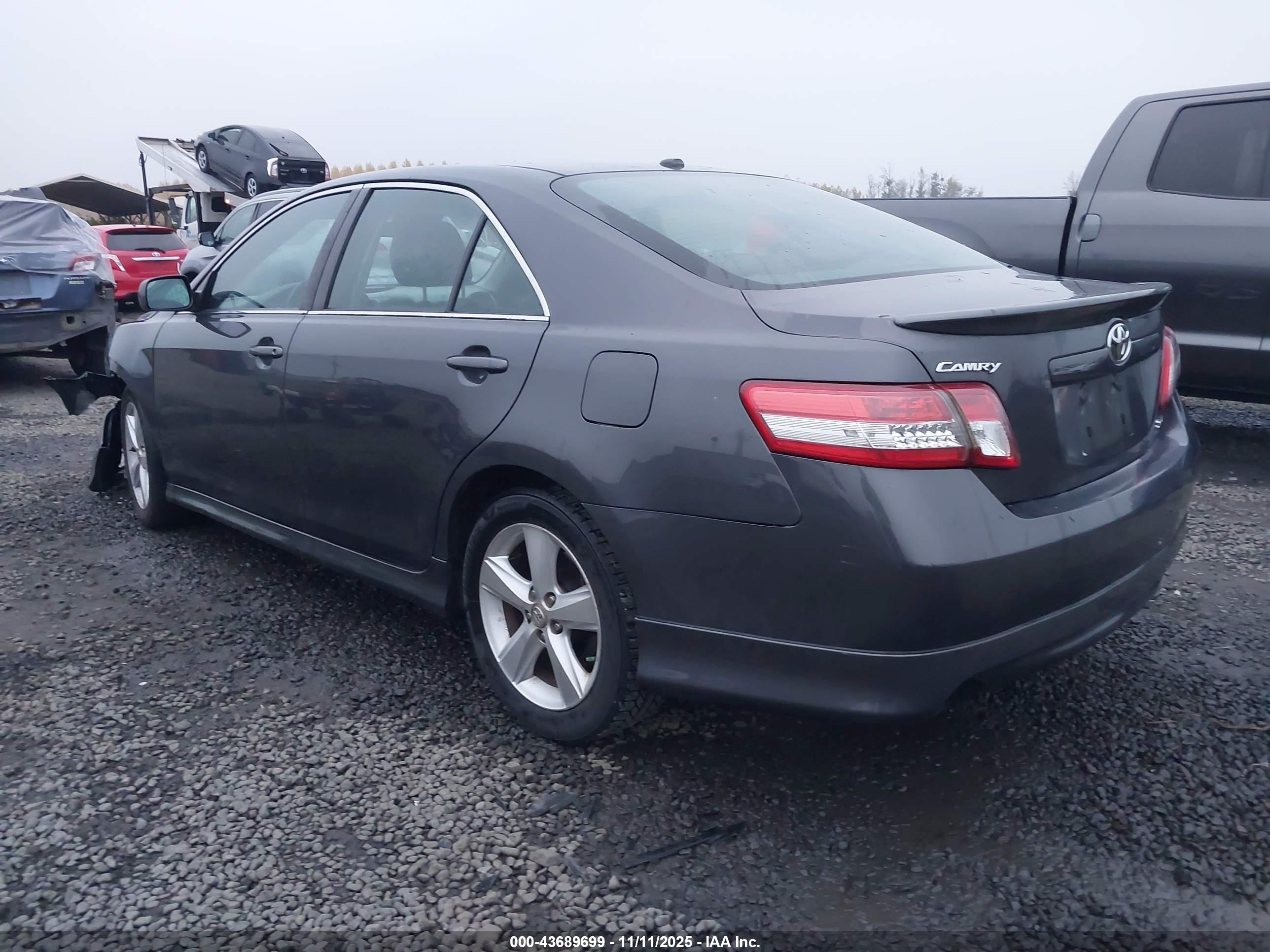 TOYOTA CAMRY image 3