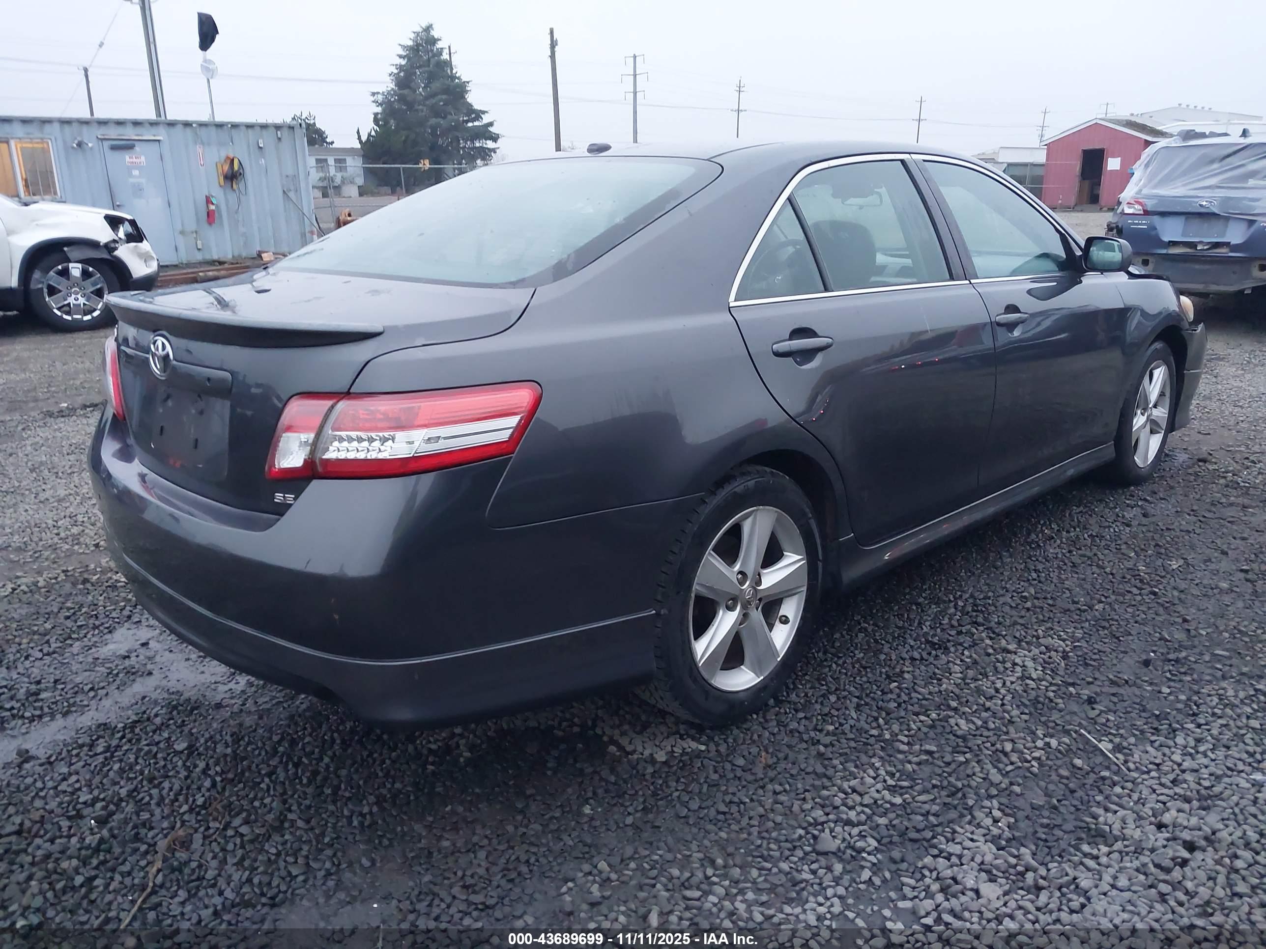 TOYOTA CAMRY image 4