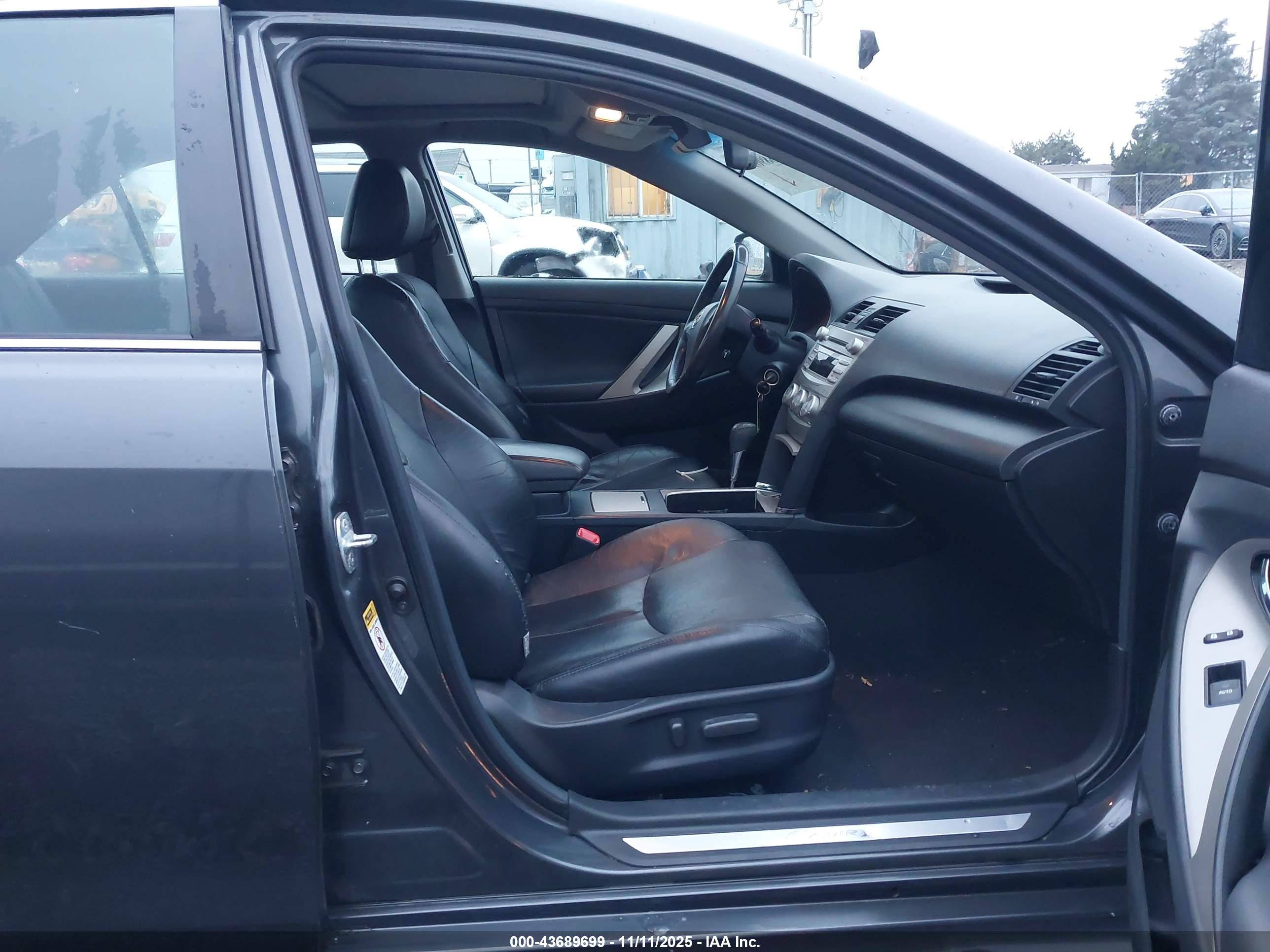 TOYOTA CAMRY image 5