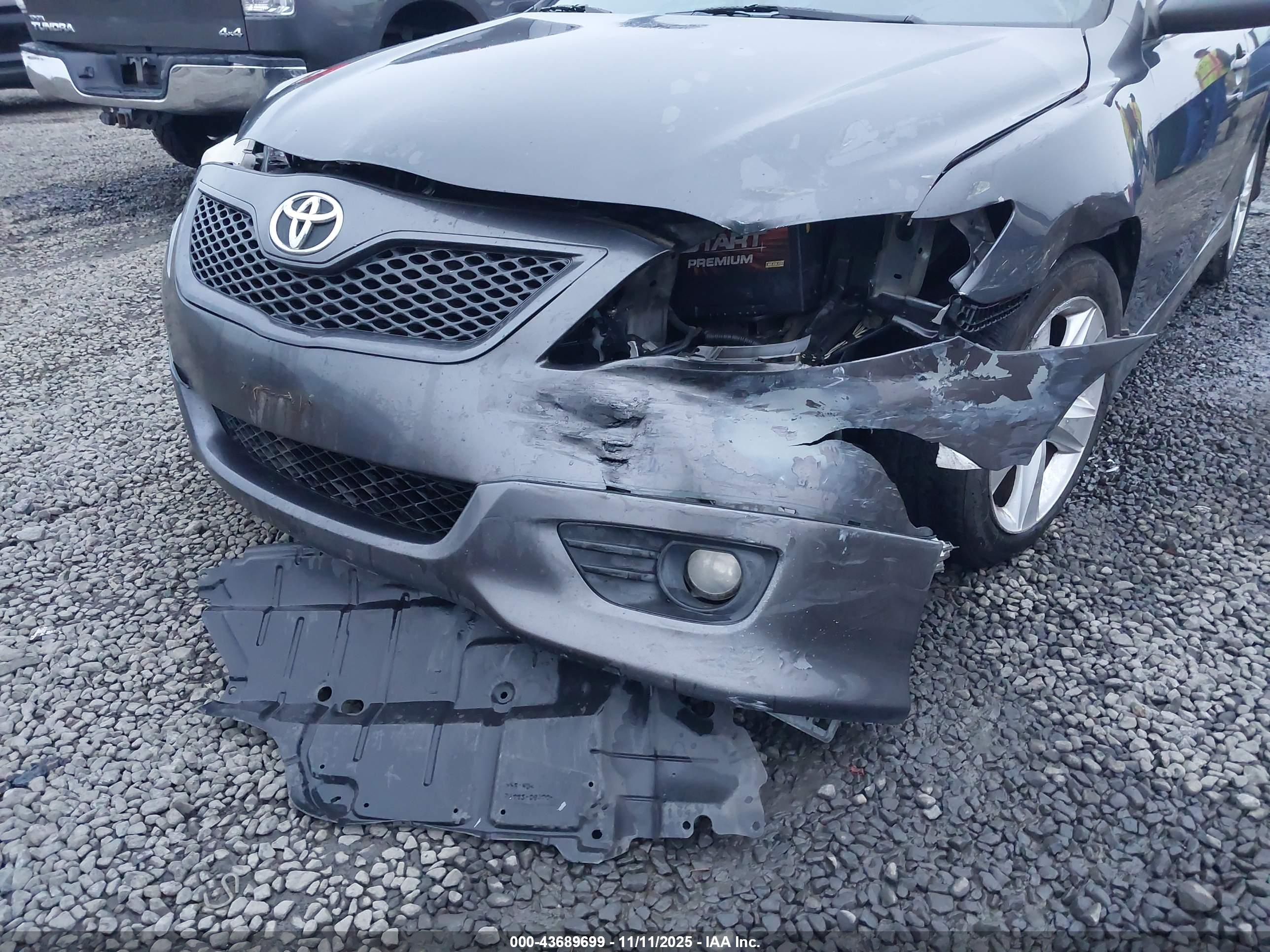 TOYOTA CAMRY image 6
