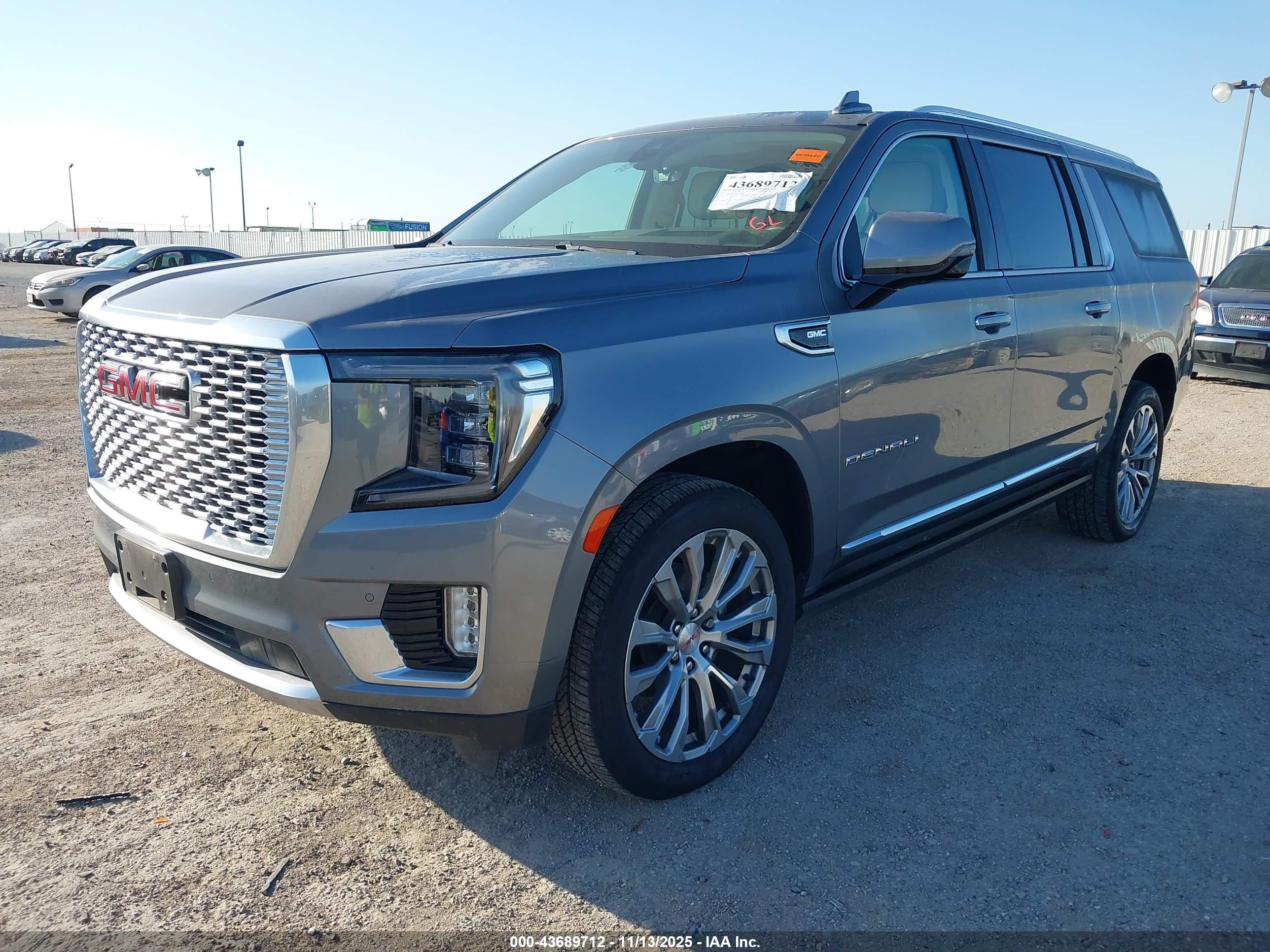 GMC YUKON image 2