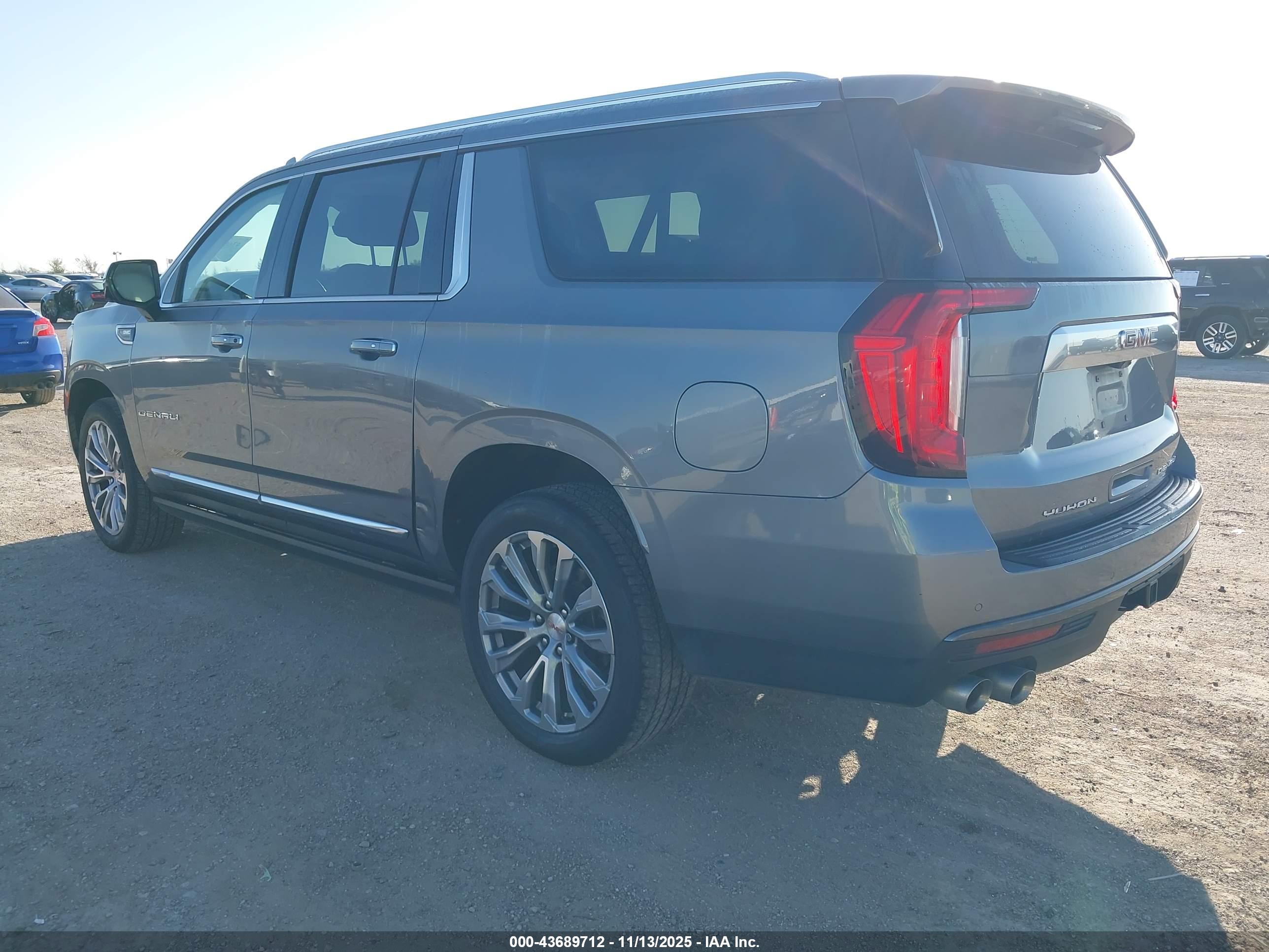 GMC YUKON image 3