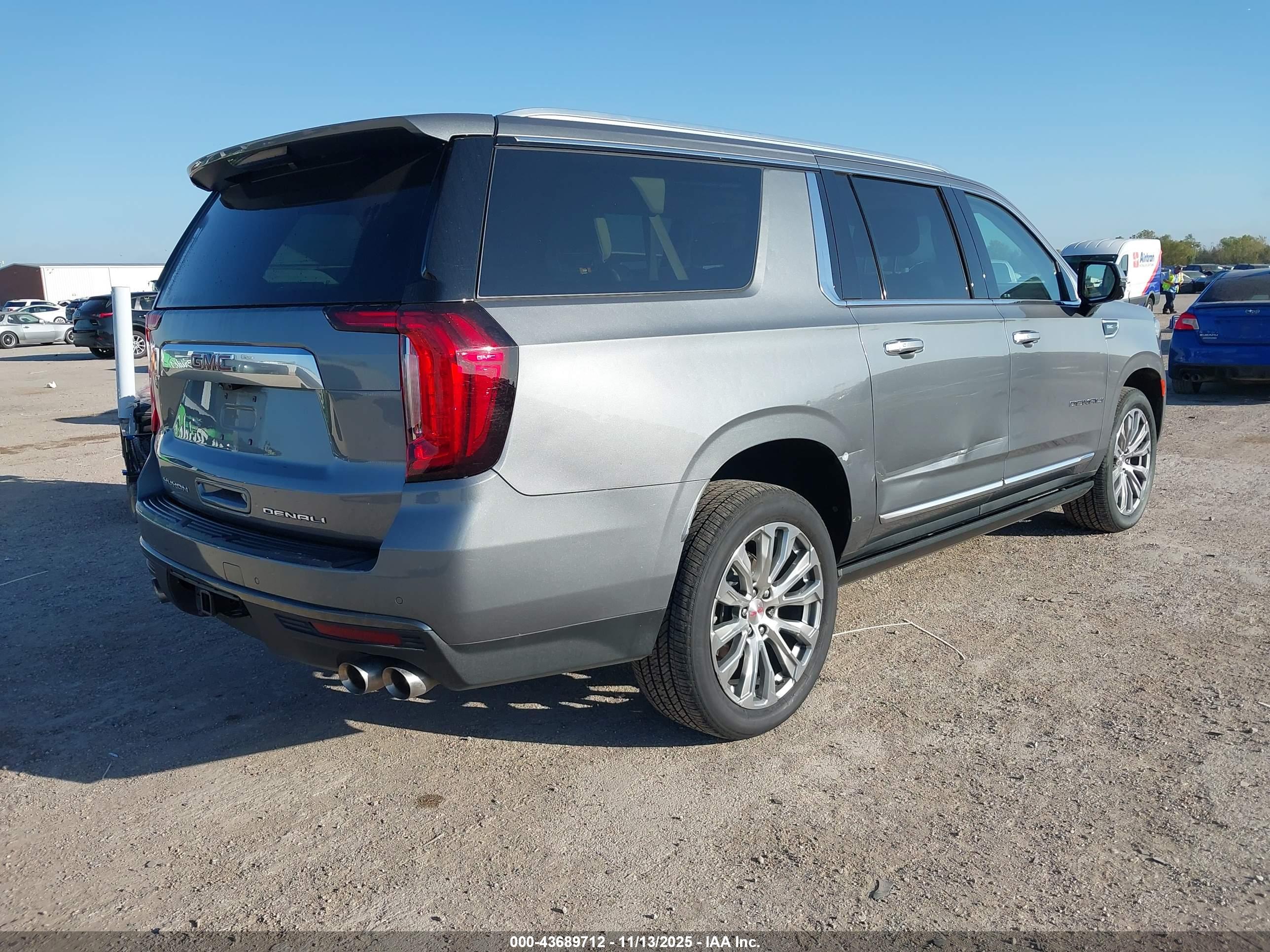 GMC YUKON image 4