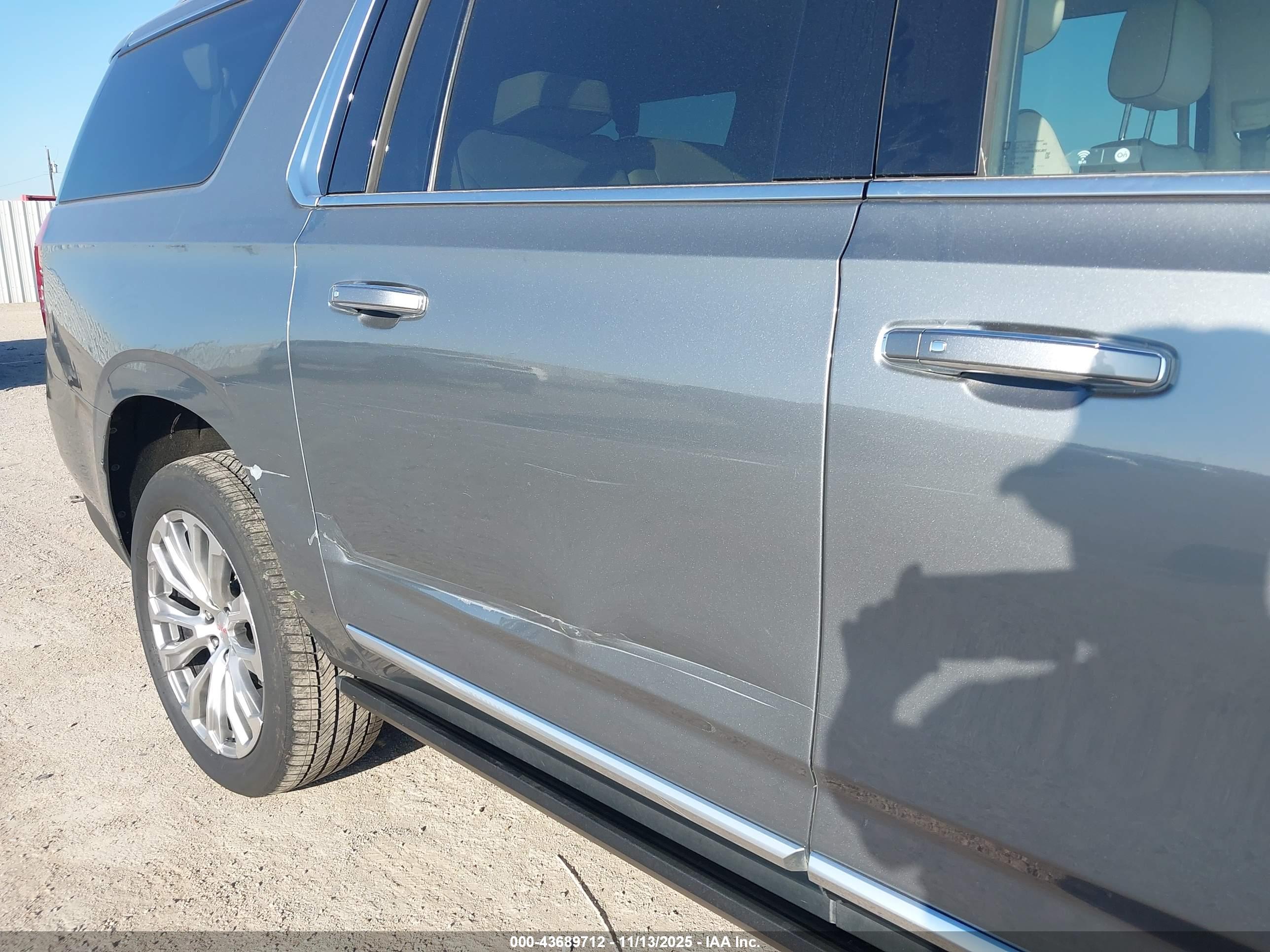 GMC YUKON image 6
