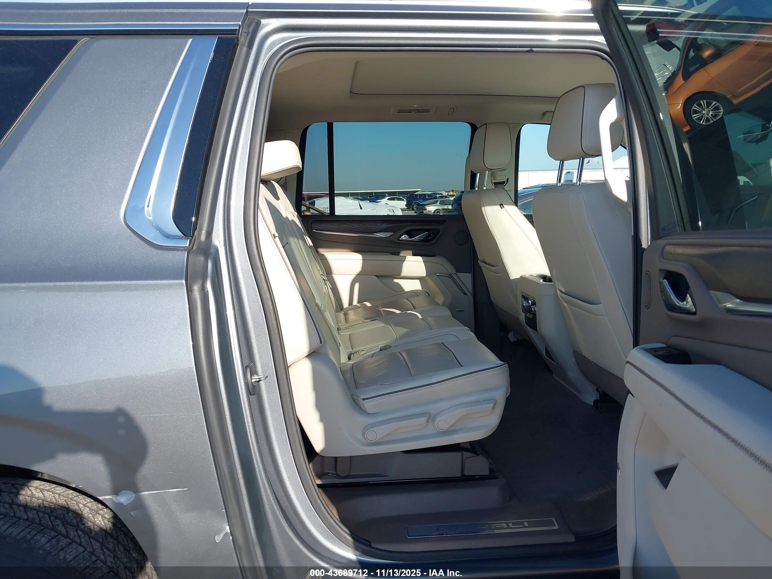 GMC YUKON image 8