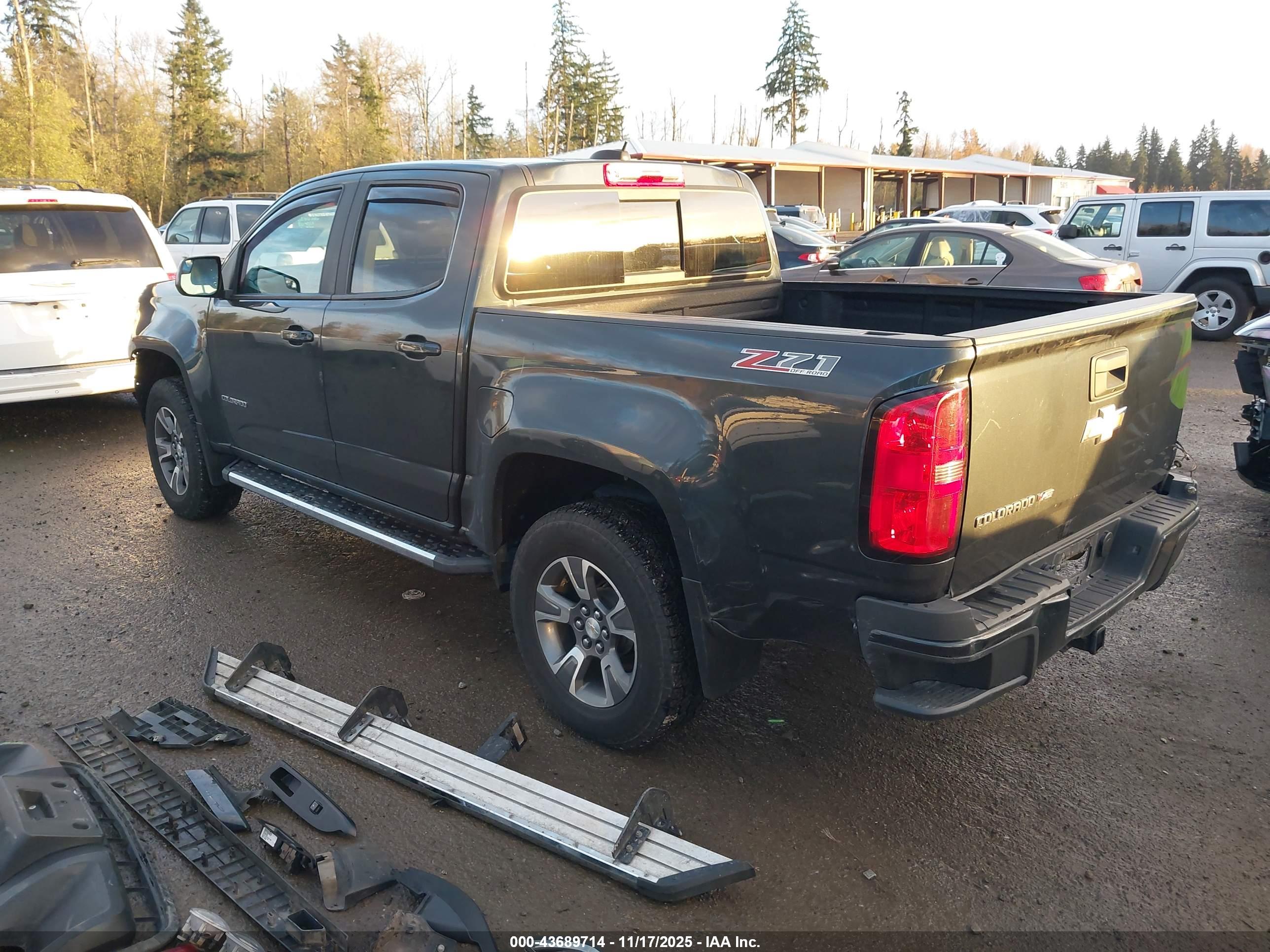 CHEVROLET COLORADO image 3