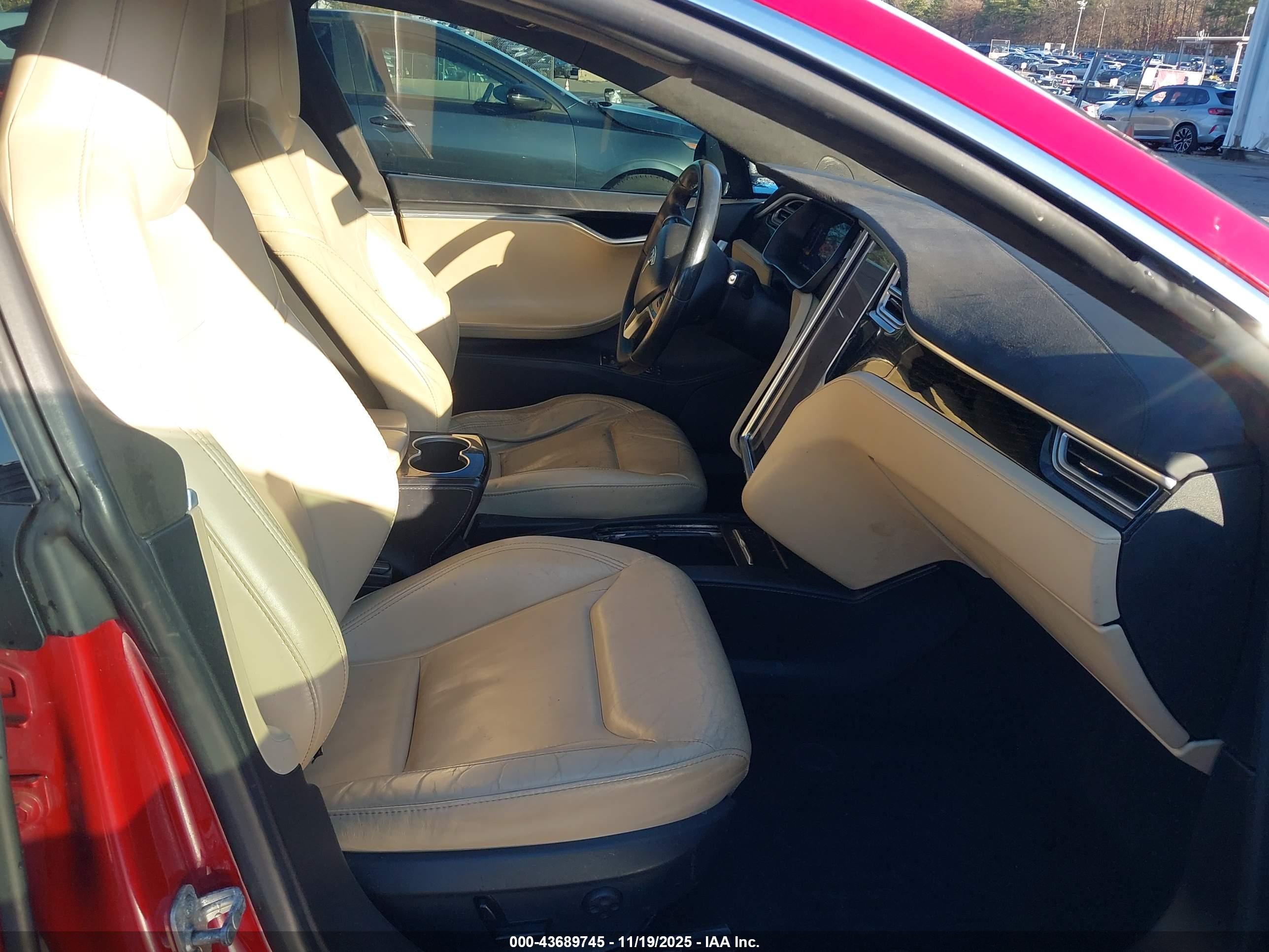 TESLA MODEL image 5