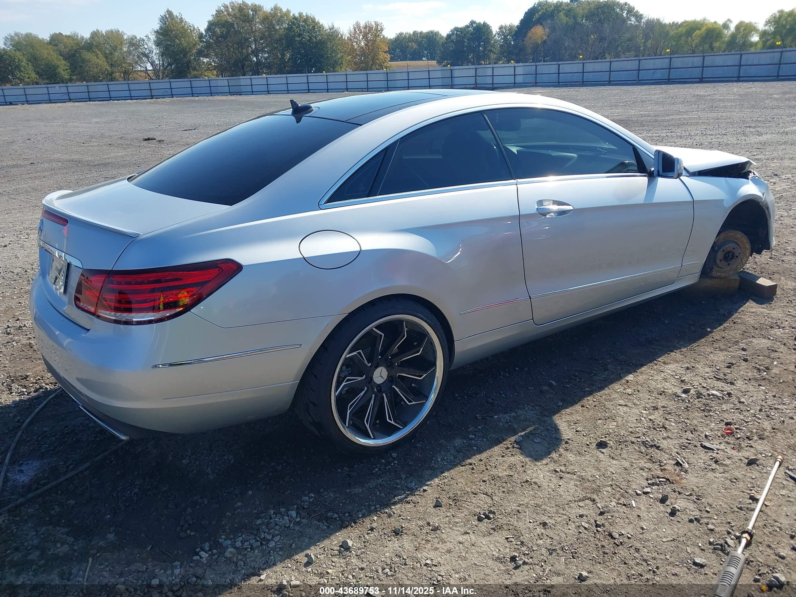 MERCEDES-BENZ E image 4