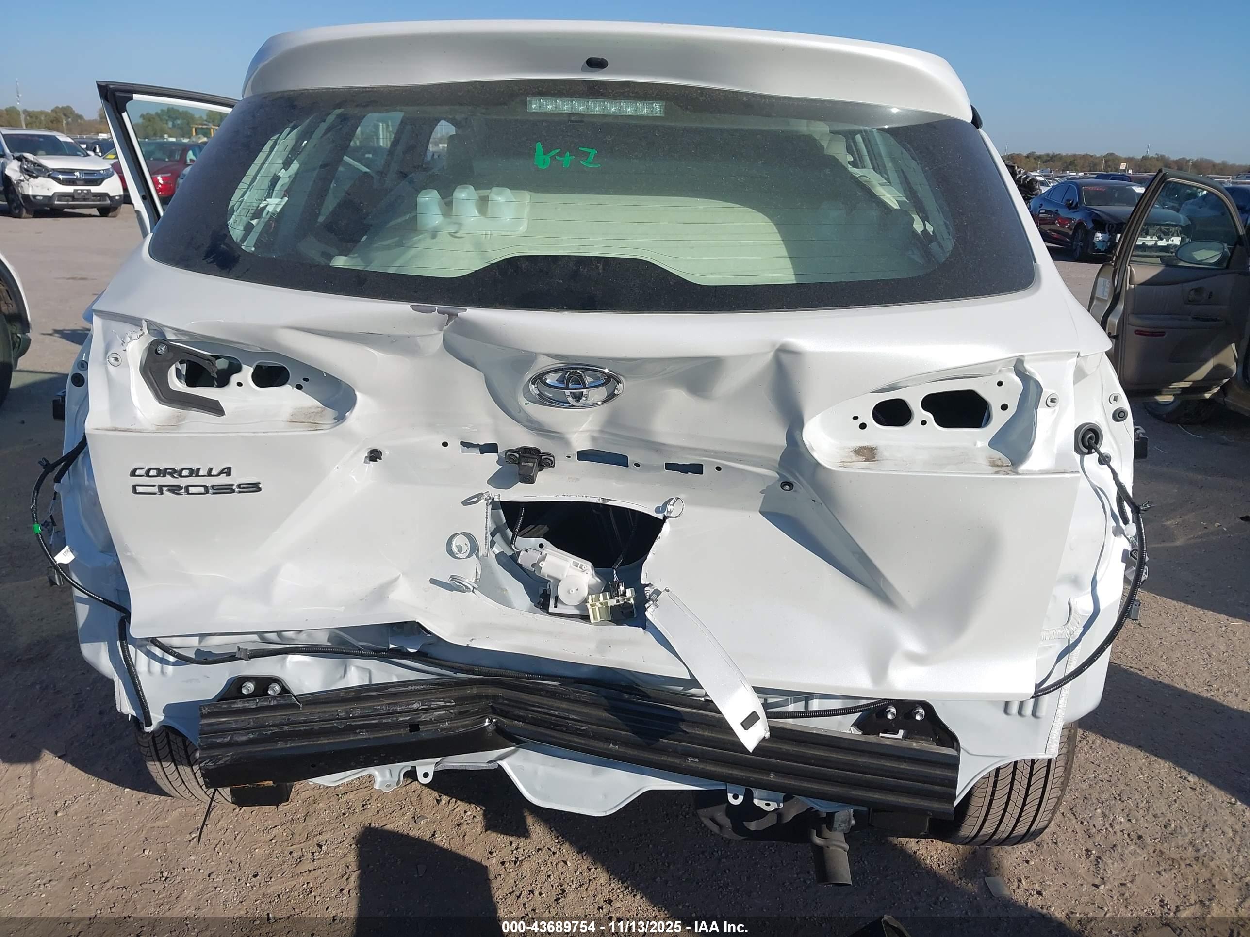 TOYOTA COROLLA image 6
