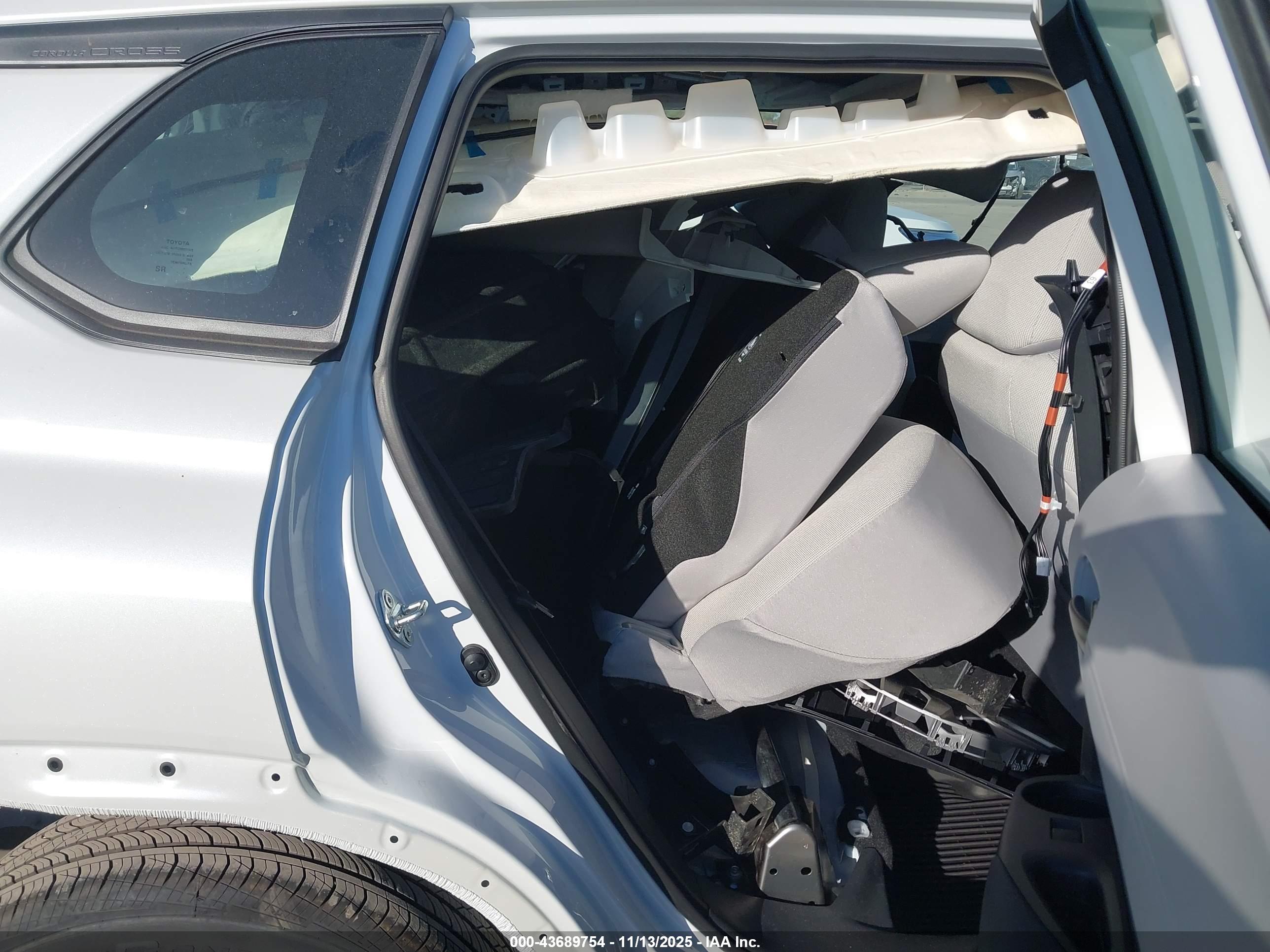 TOYOTA COROLLA image 8