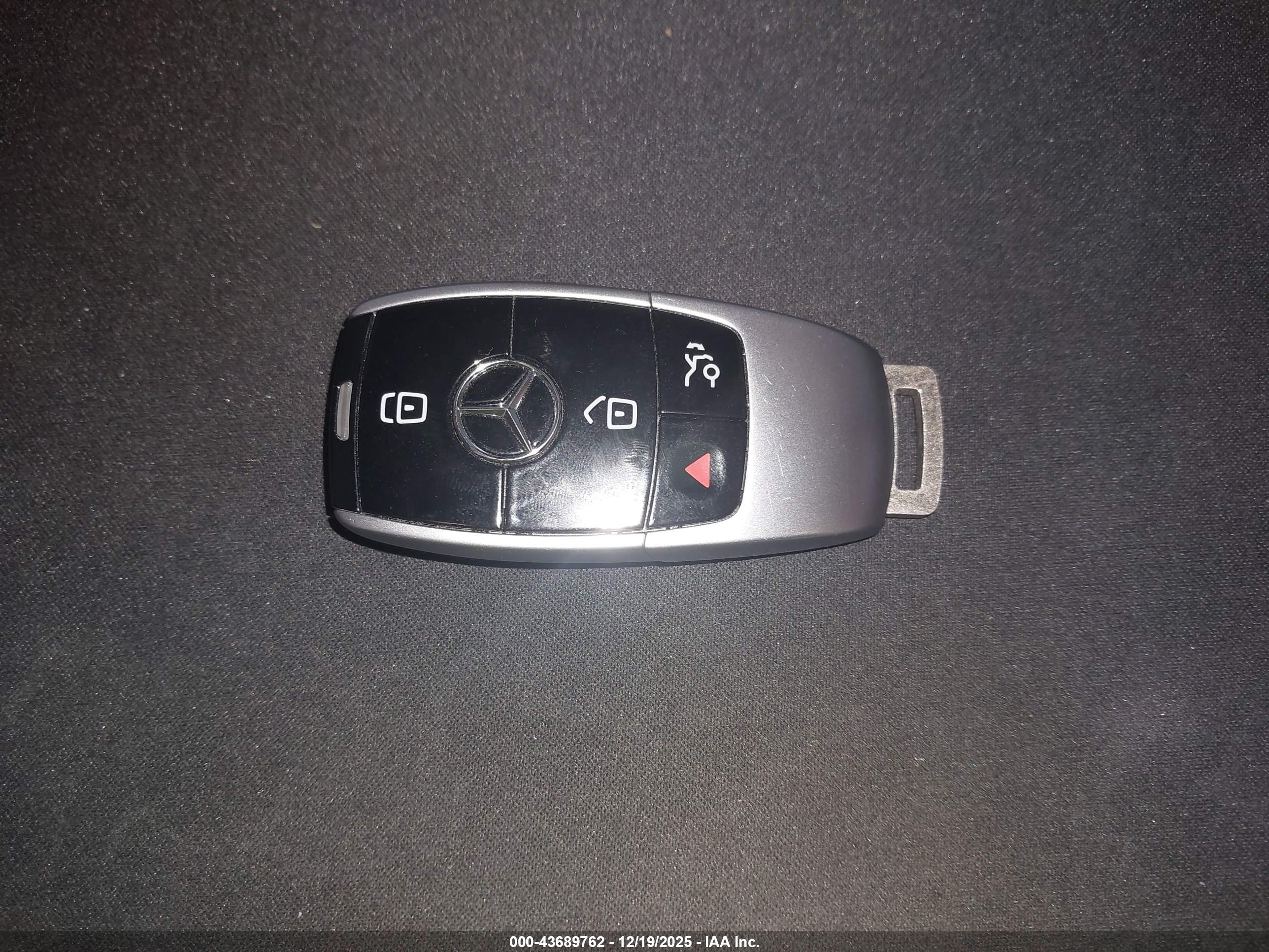 MERCEDES-BENZ E image 11