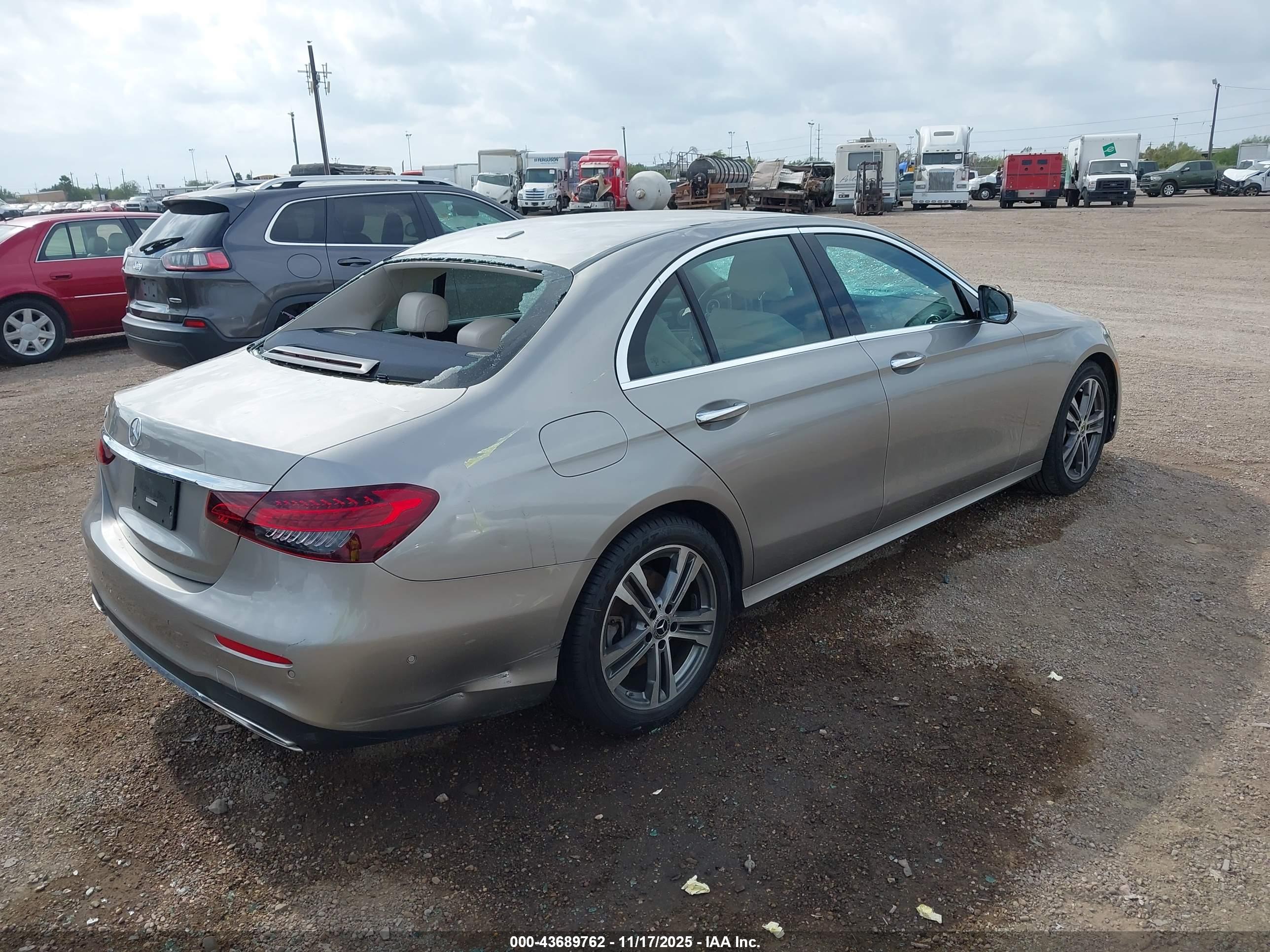 MERCEDES-BENZ E image 4