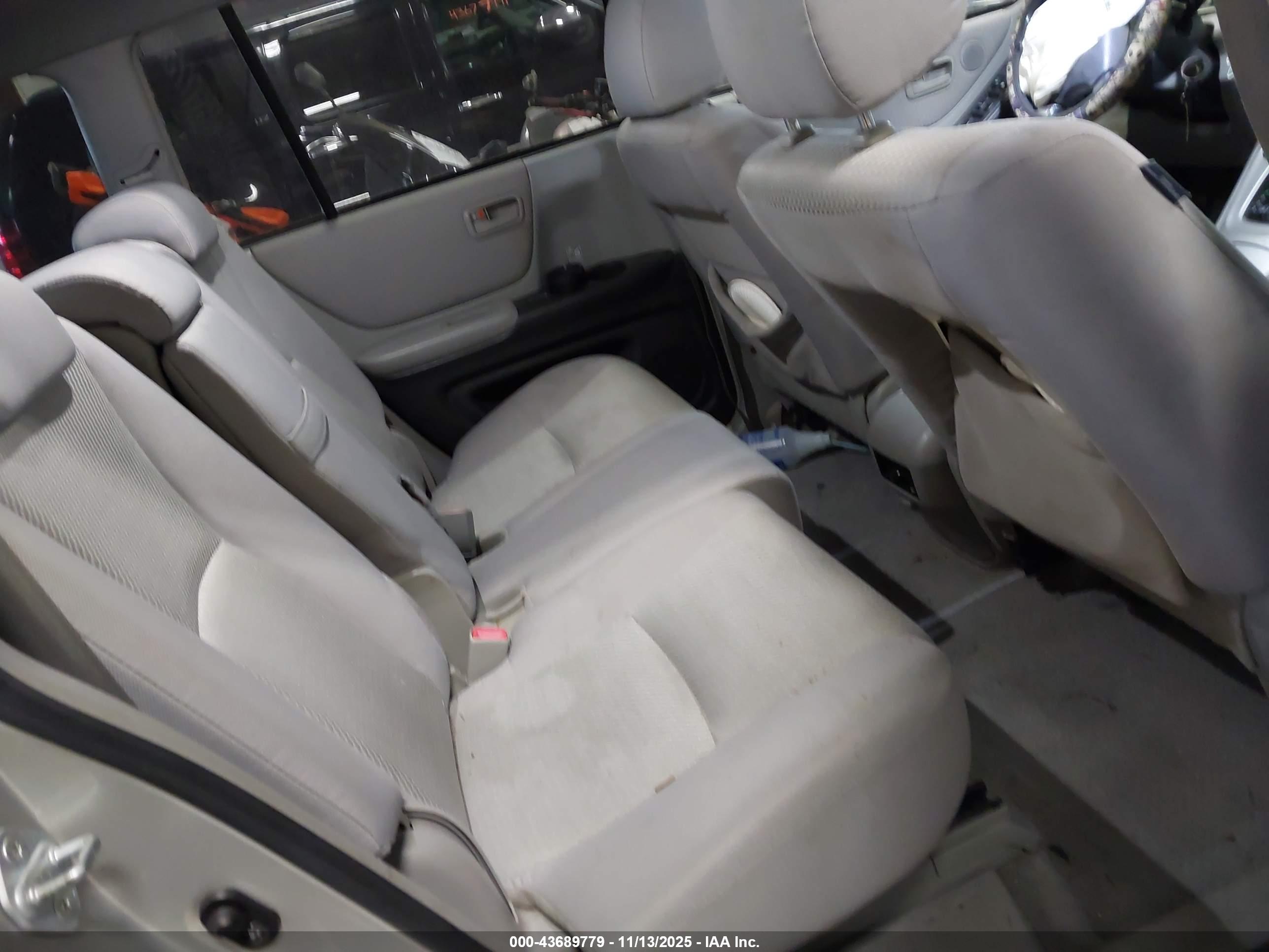 TOYOTA HIGHLANDER image 8