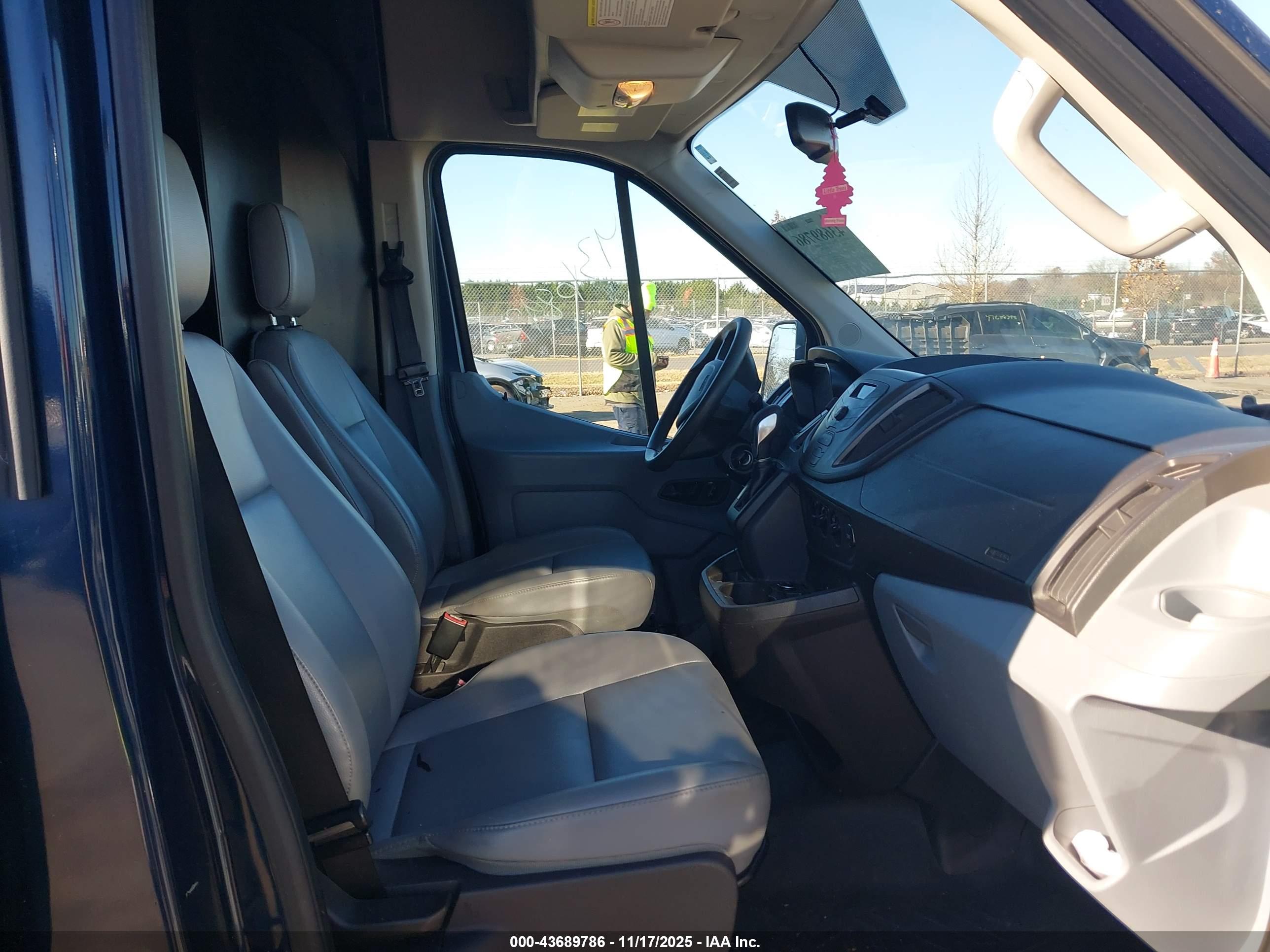 FORD TRANSIT-250 image 5