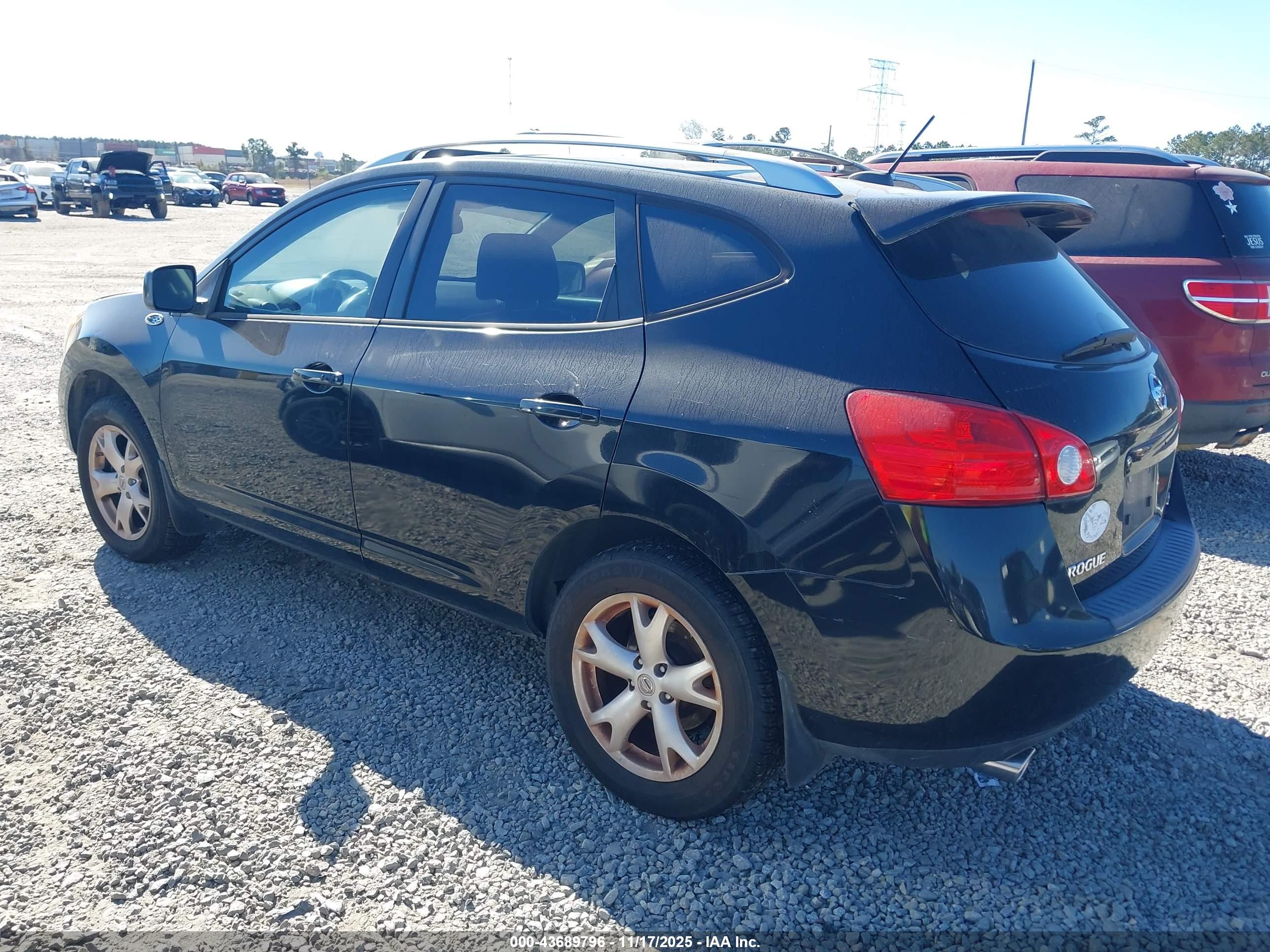 NISSAN ROGUE image 3