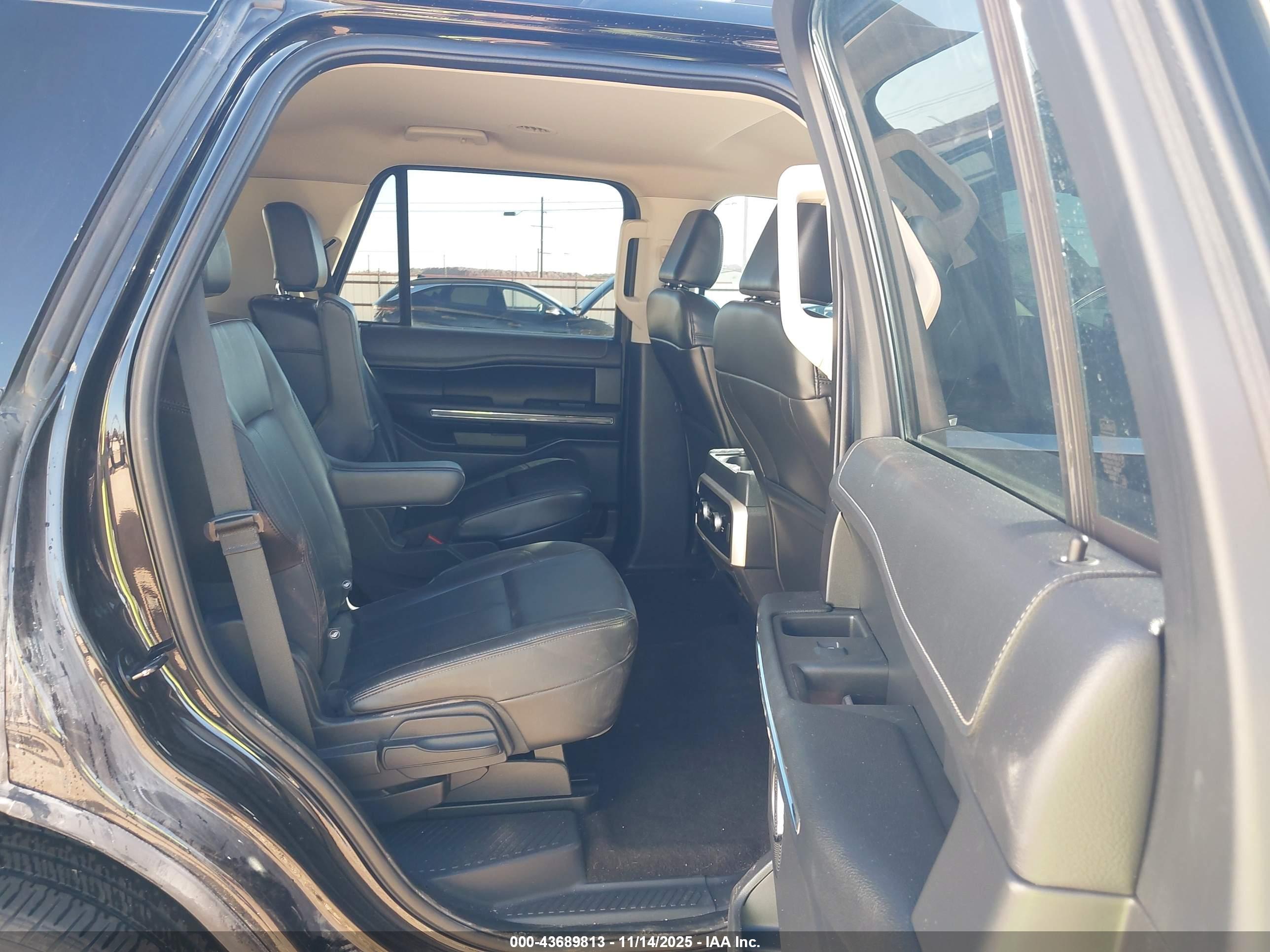 FORD EXPEDITION image 8