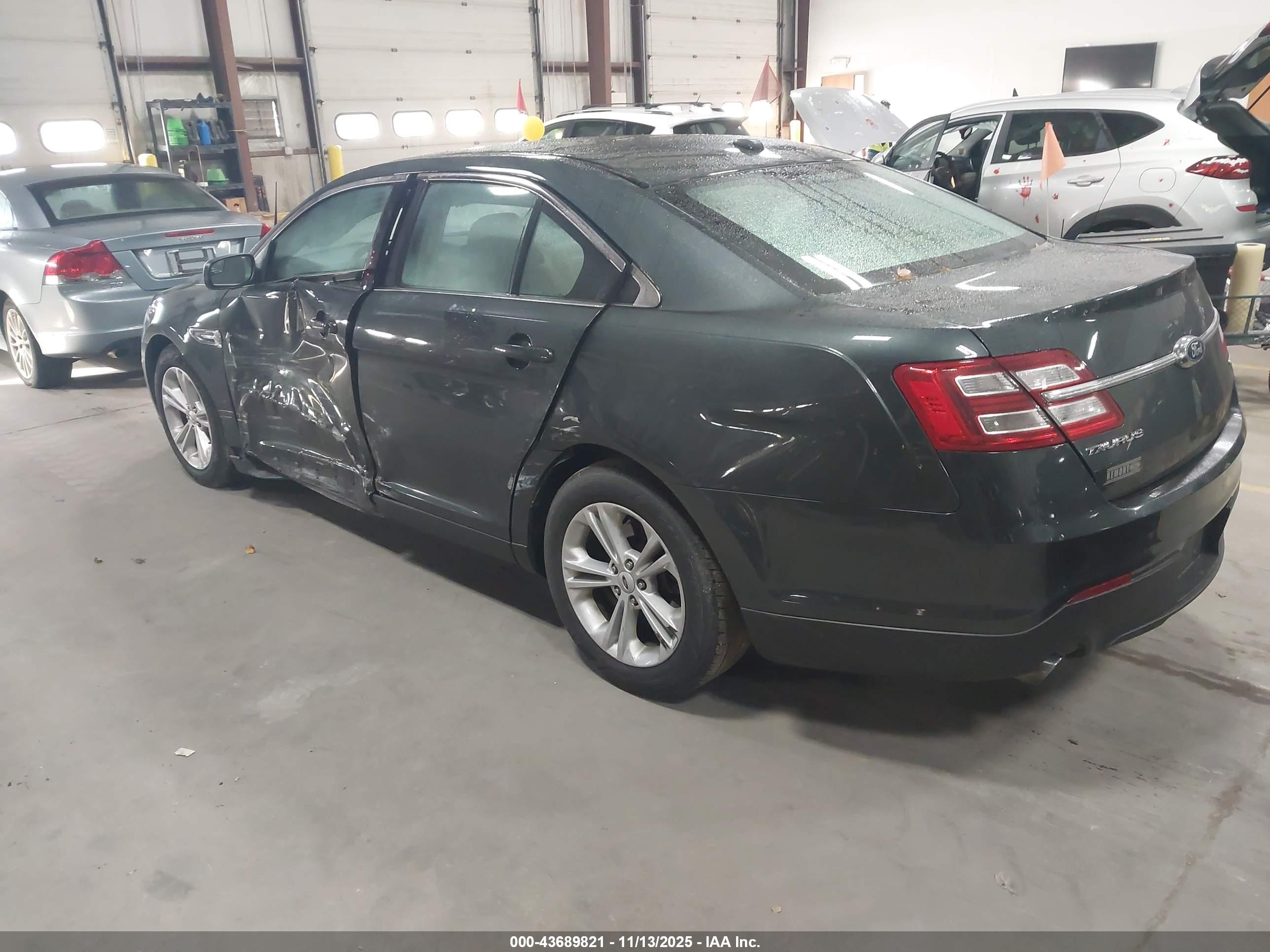 FORD TAURUS image 3