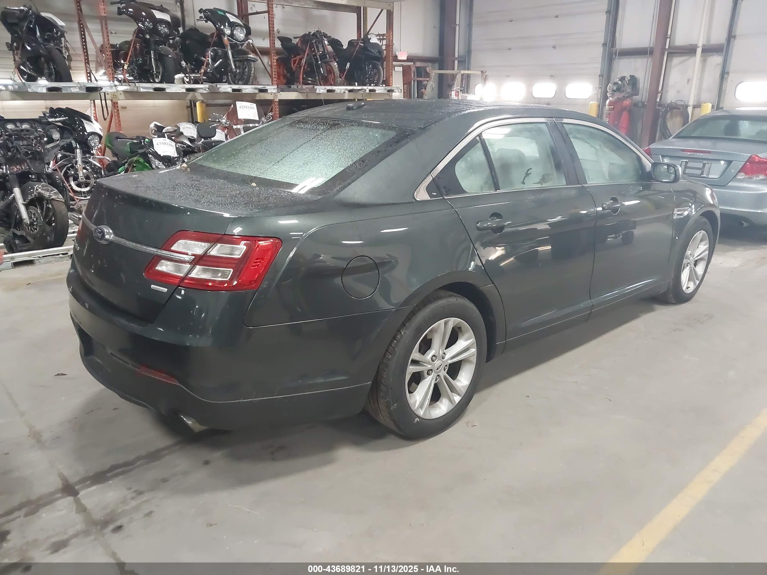 FORD TAURUS image 4