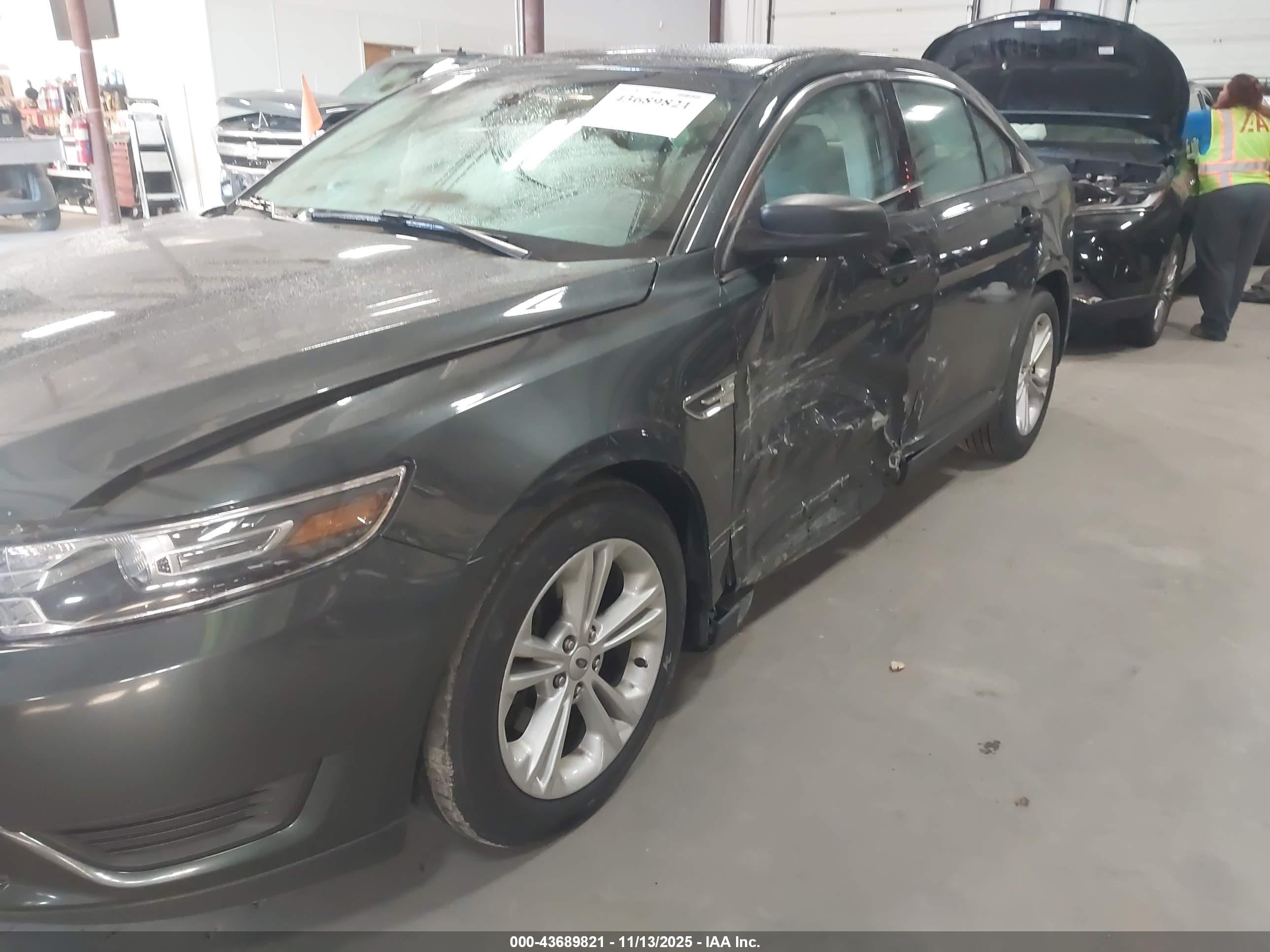 FORD TAURUS image 6