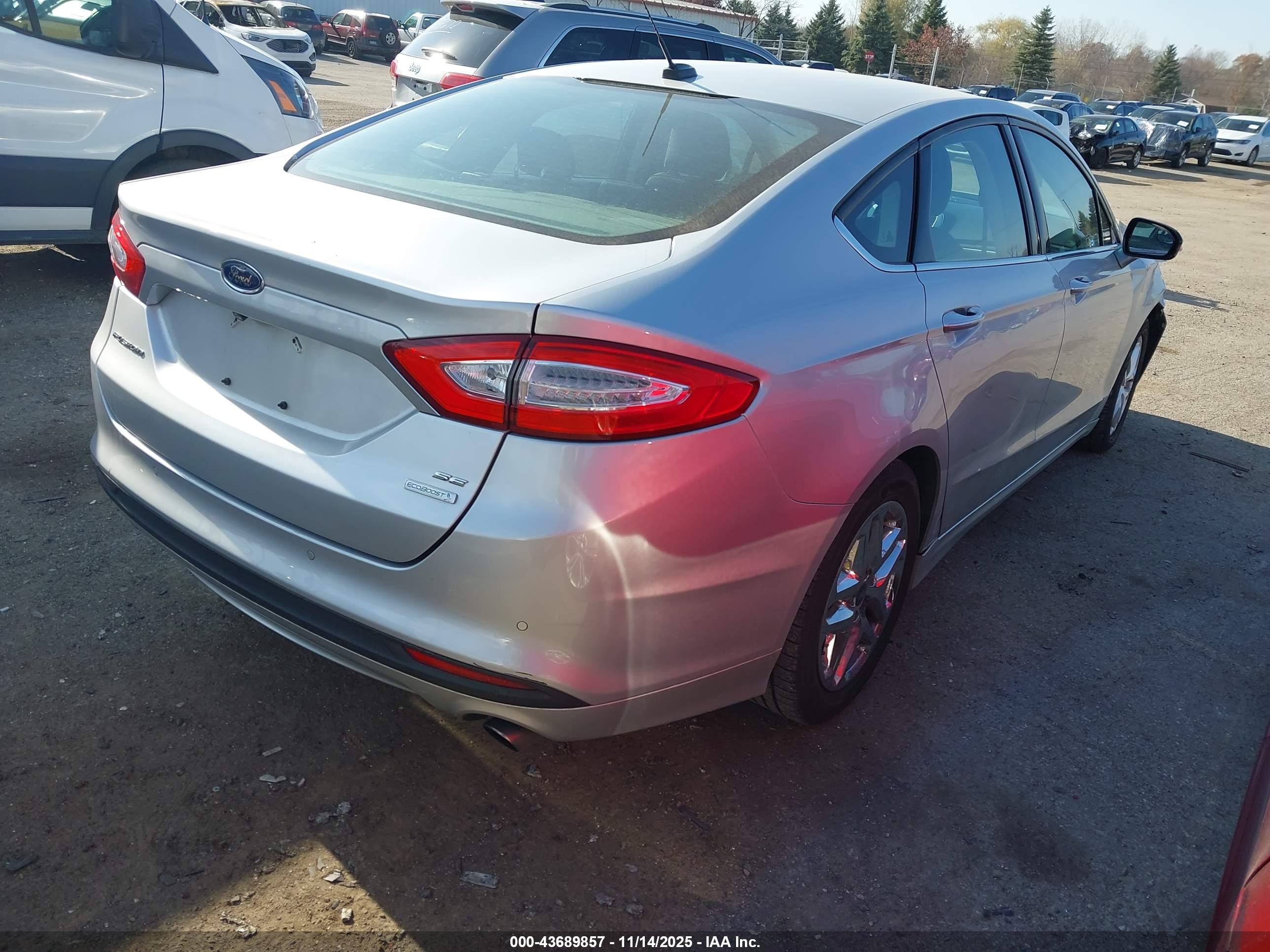 FORD FUSION image 4