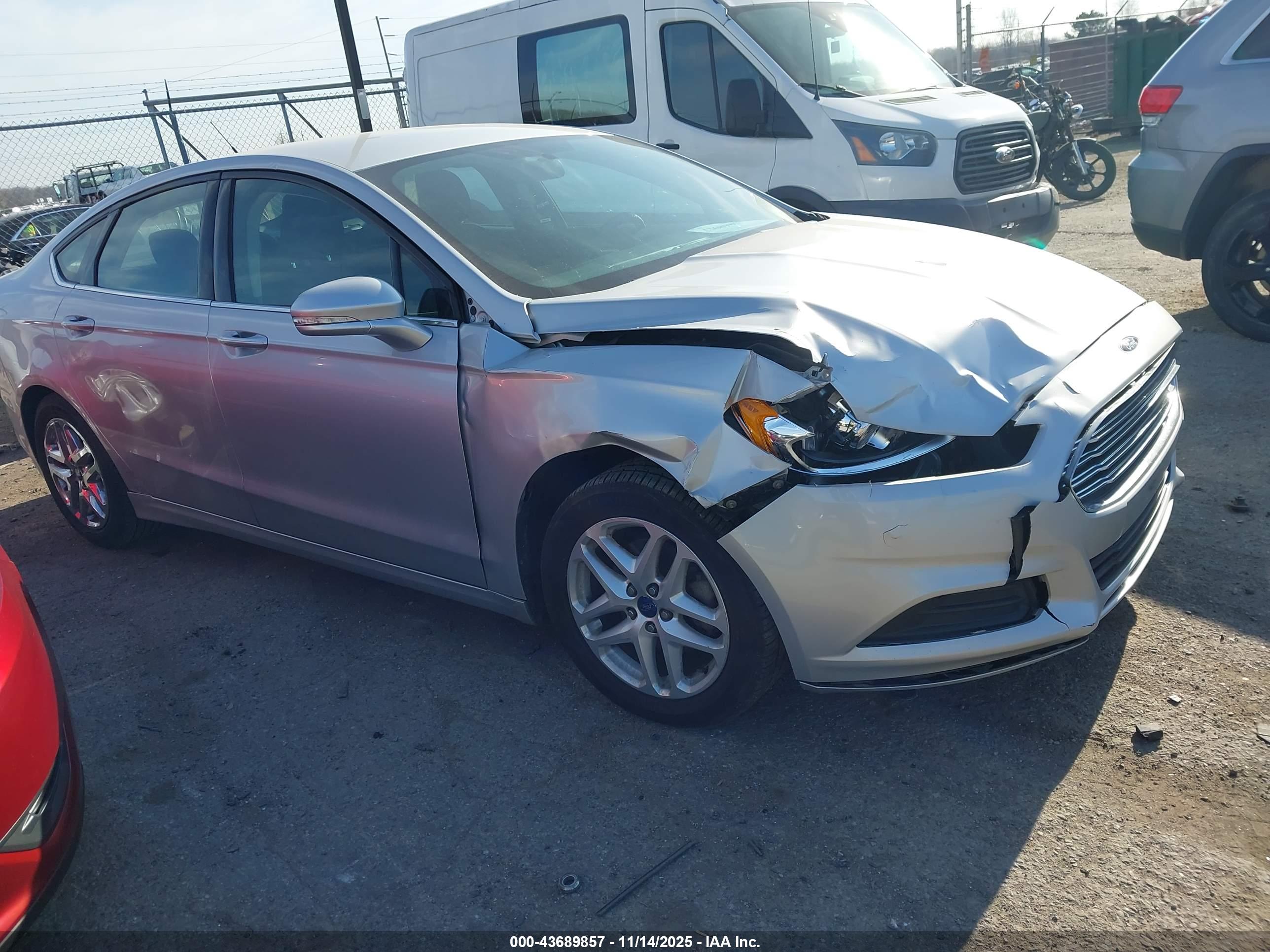FORD FUSION image 5