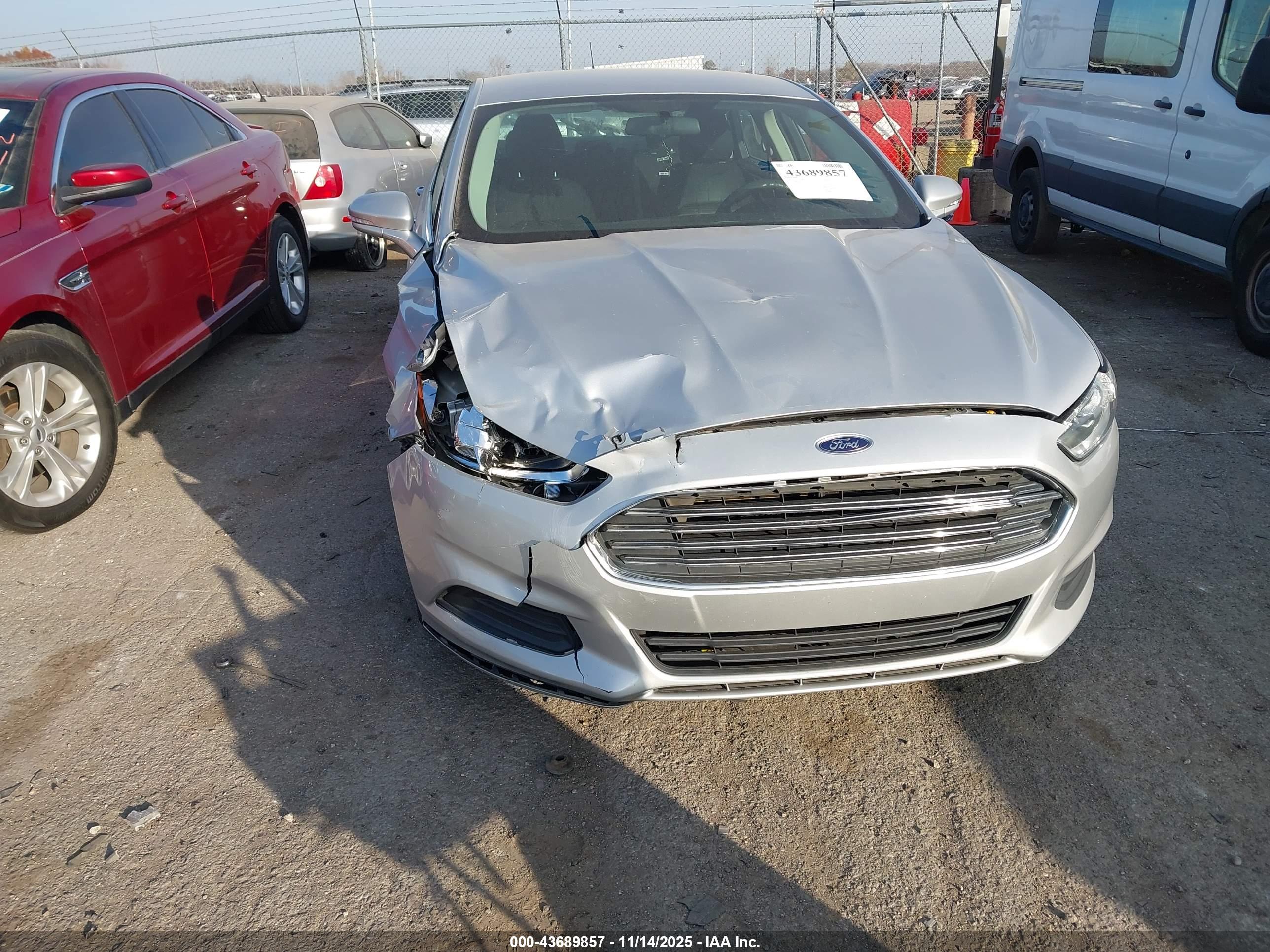 FORD FUSION image 6