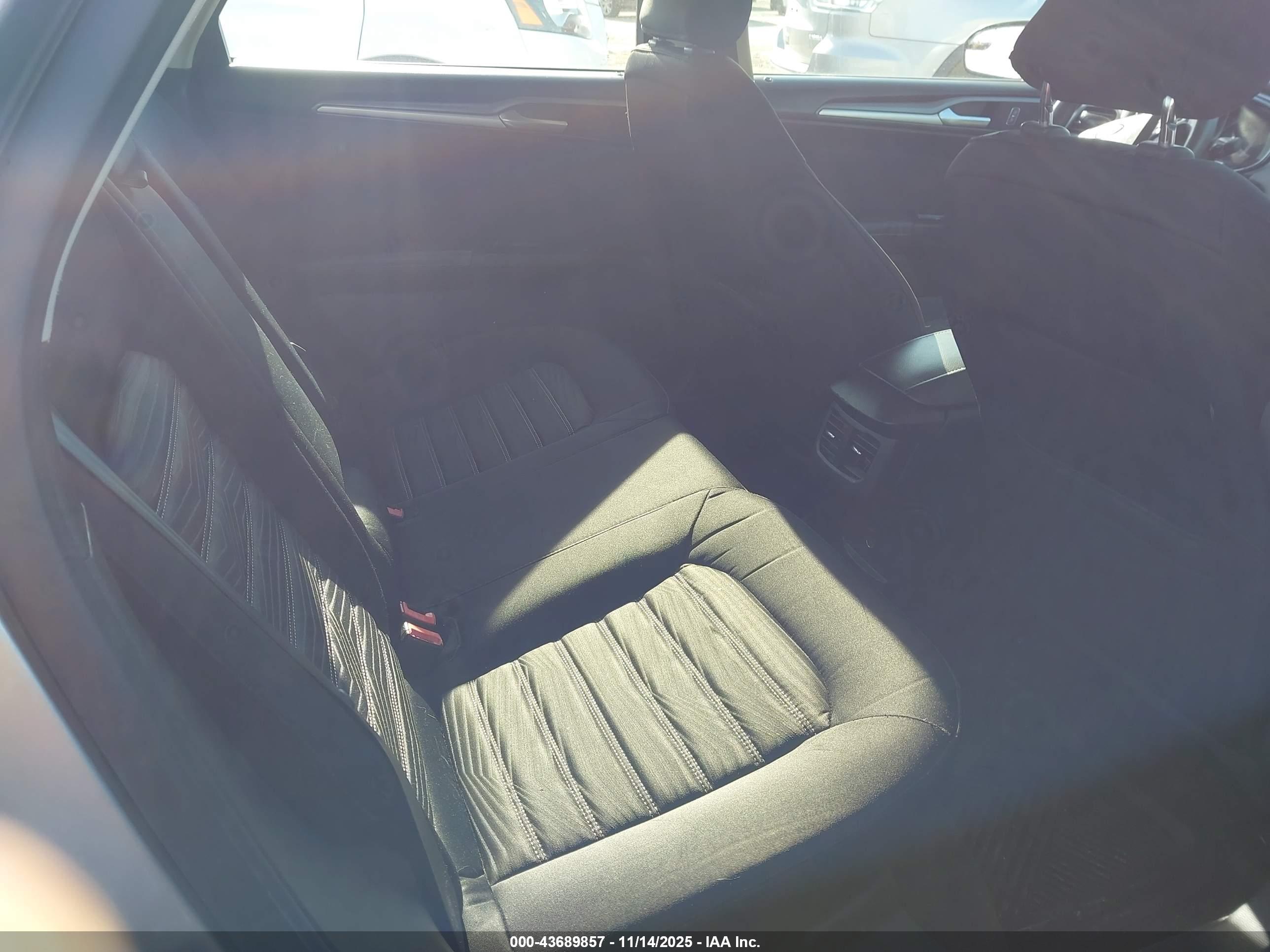 FORD FUSION image 8