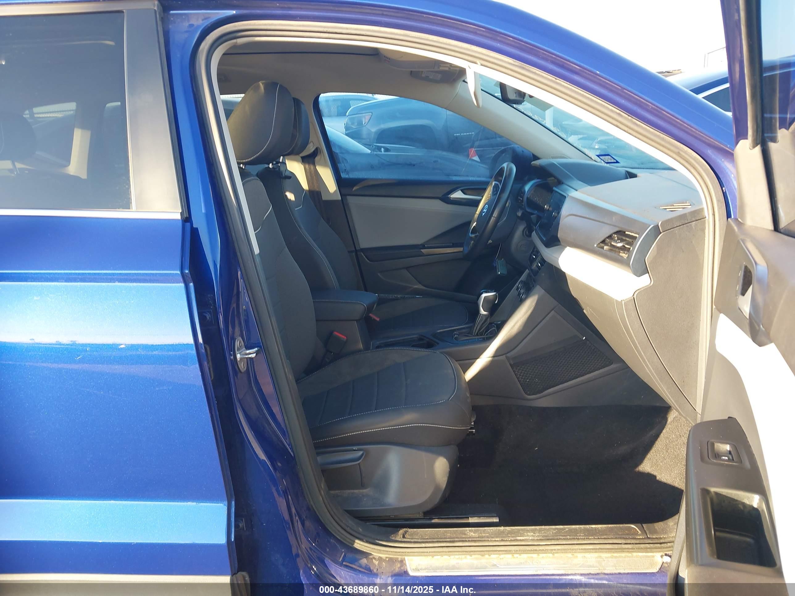 VOLKSWAGEN TAOS image 5