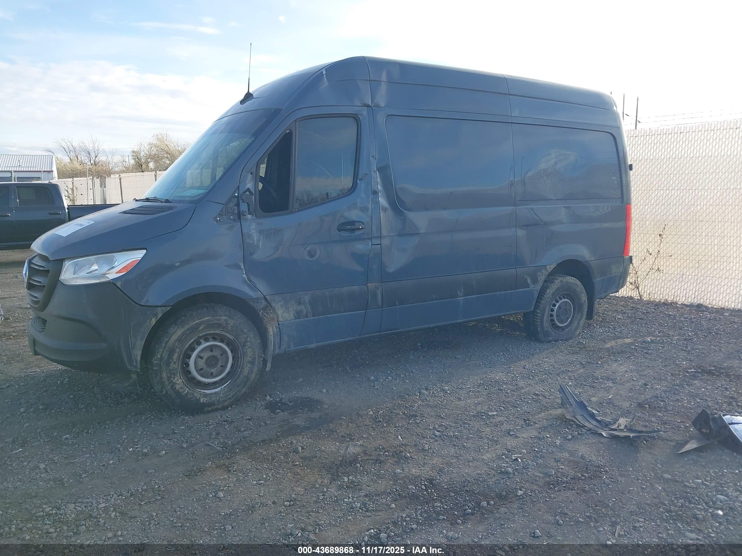 MERCEDES-BENZ SPRINTER image 2