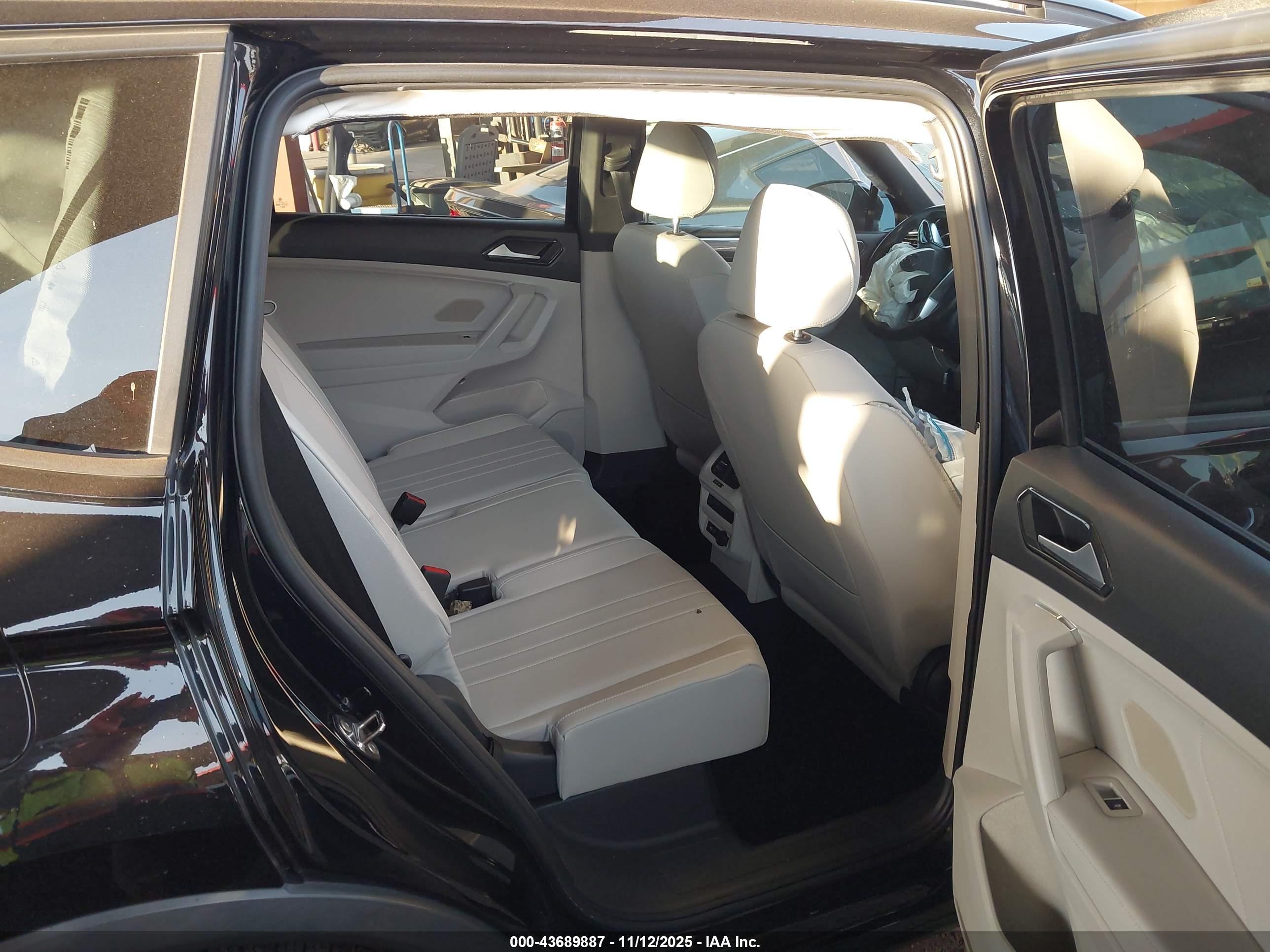 VOLKSWAGEN TIGUAN image 8