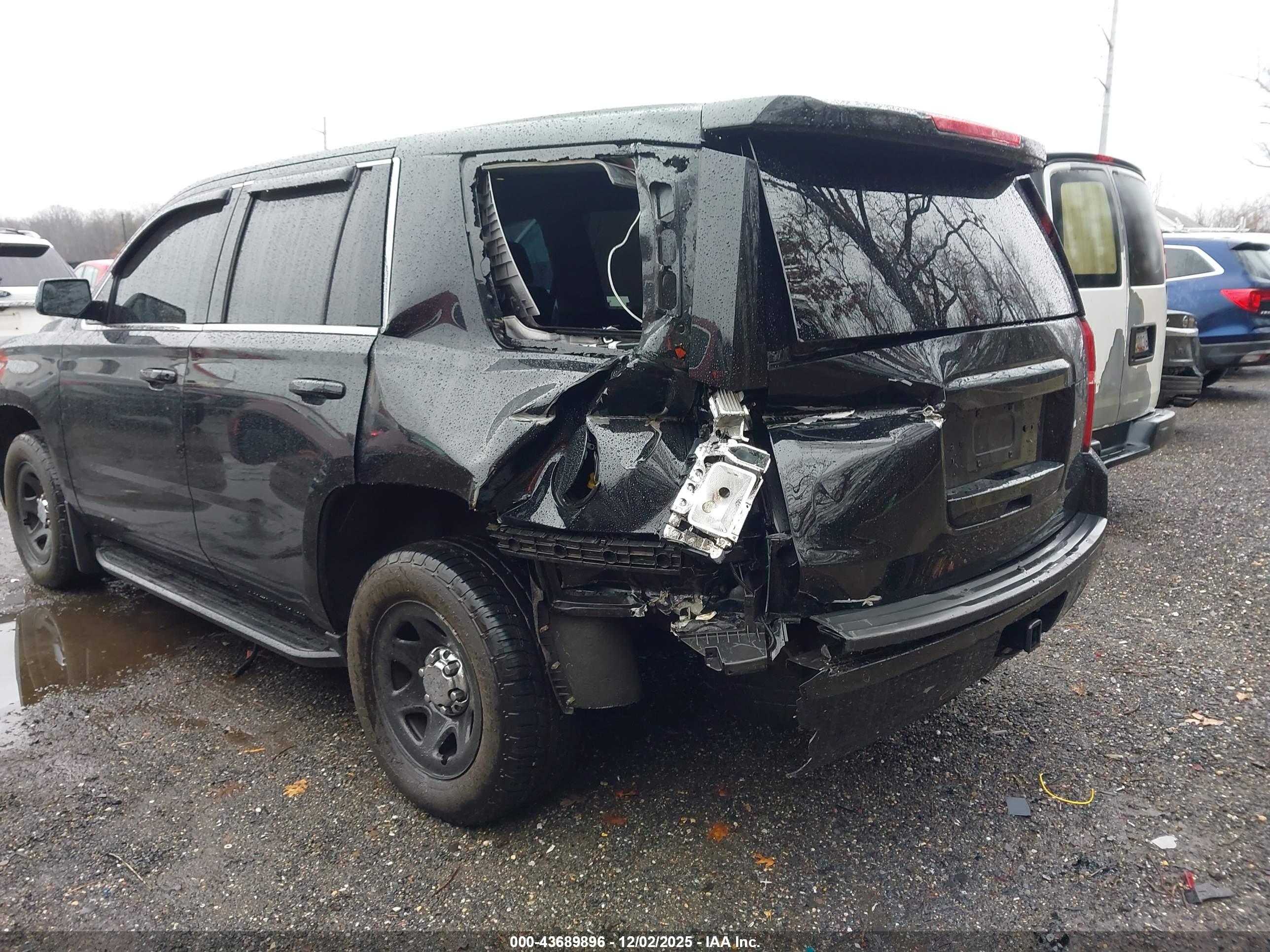 CHEVROLET TAHOE image 6
