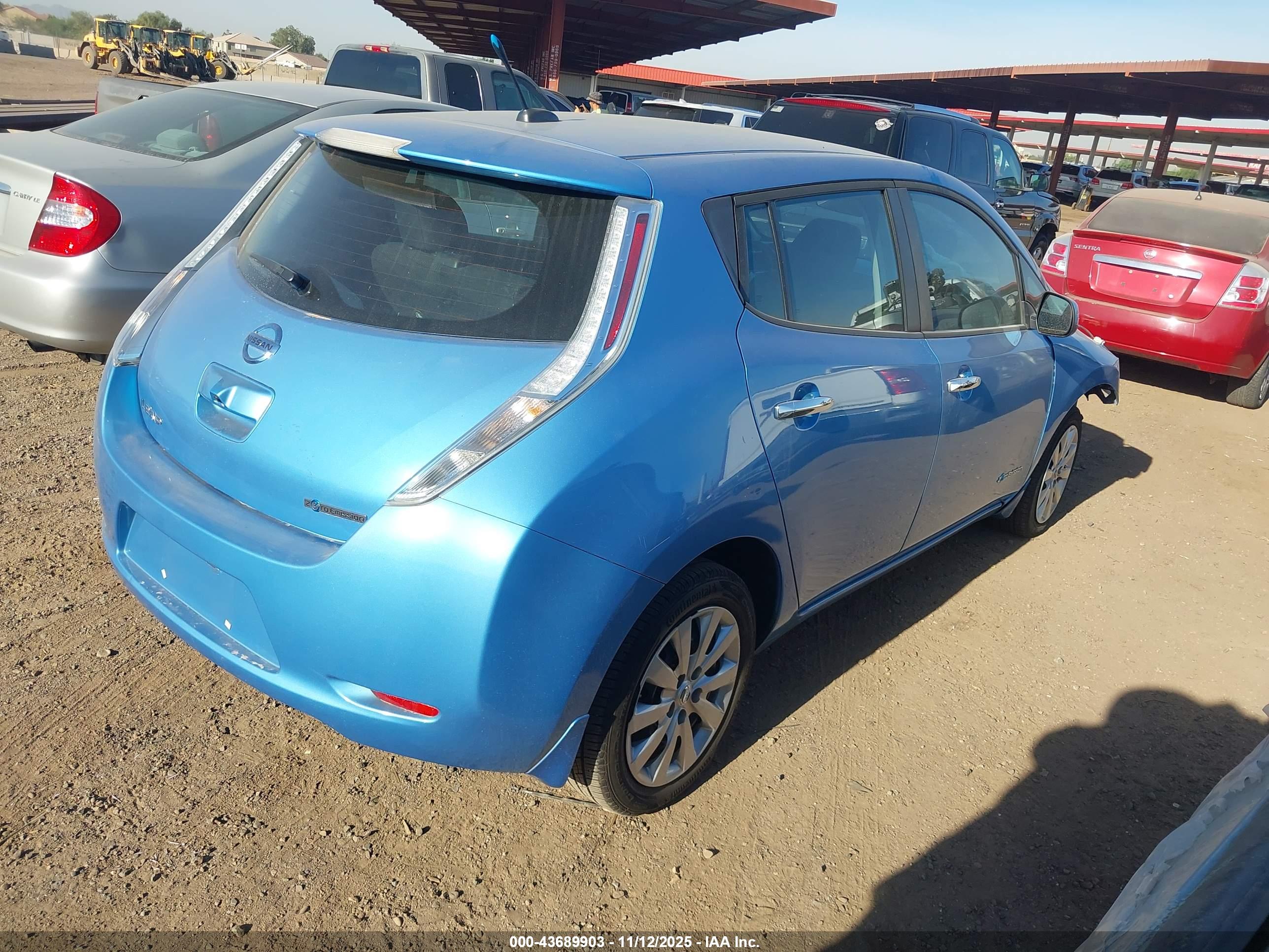 NISSAN LEAF image 4