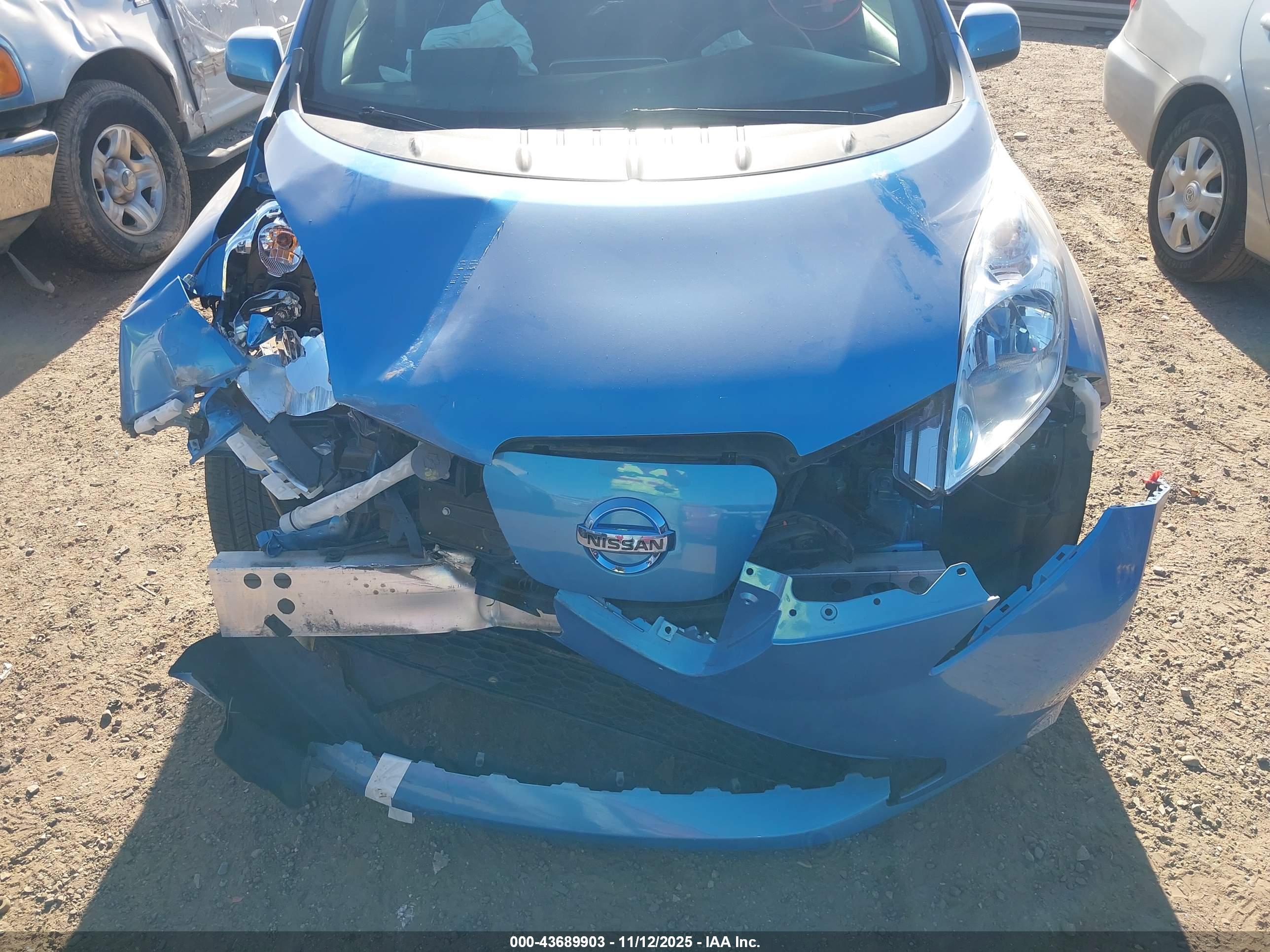 NISSAN LEAF image 6