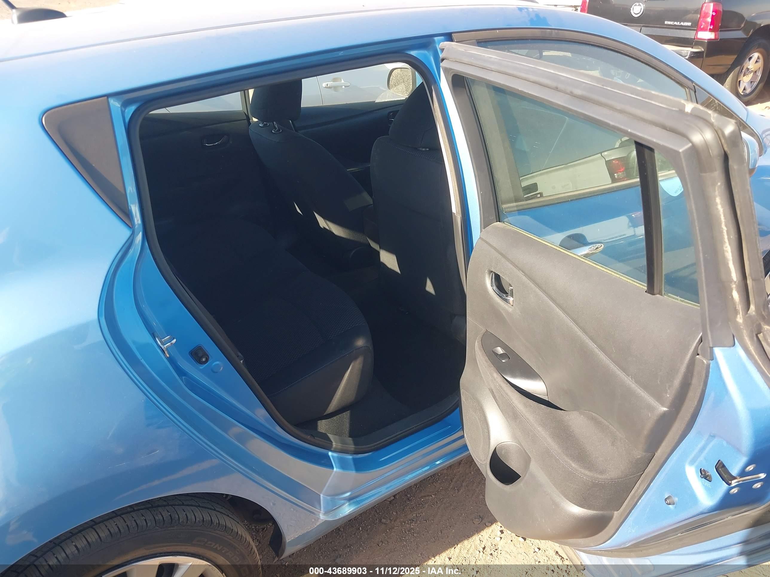 NISSAN LEAF image 8