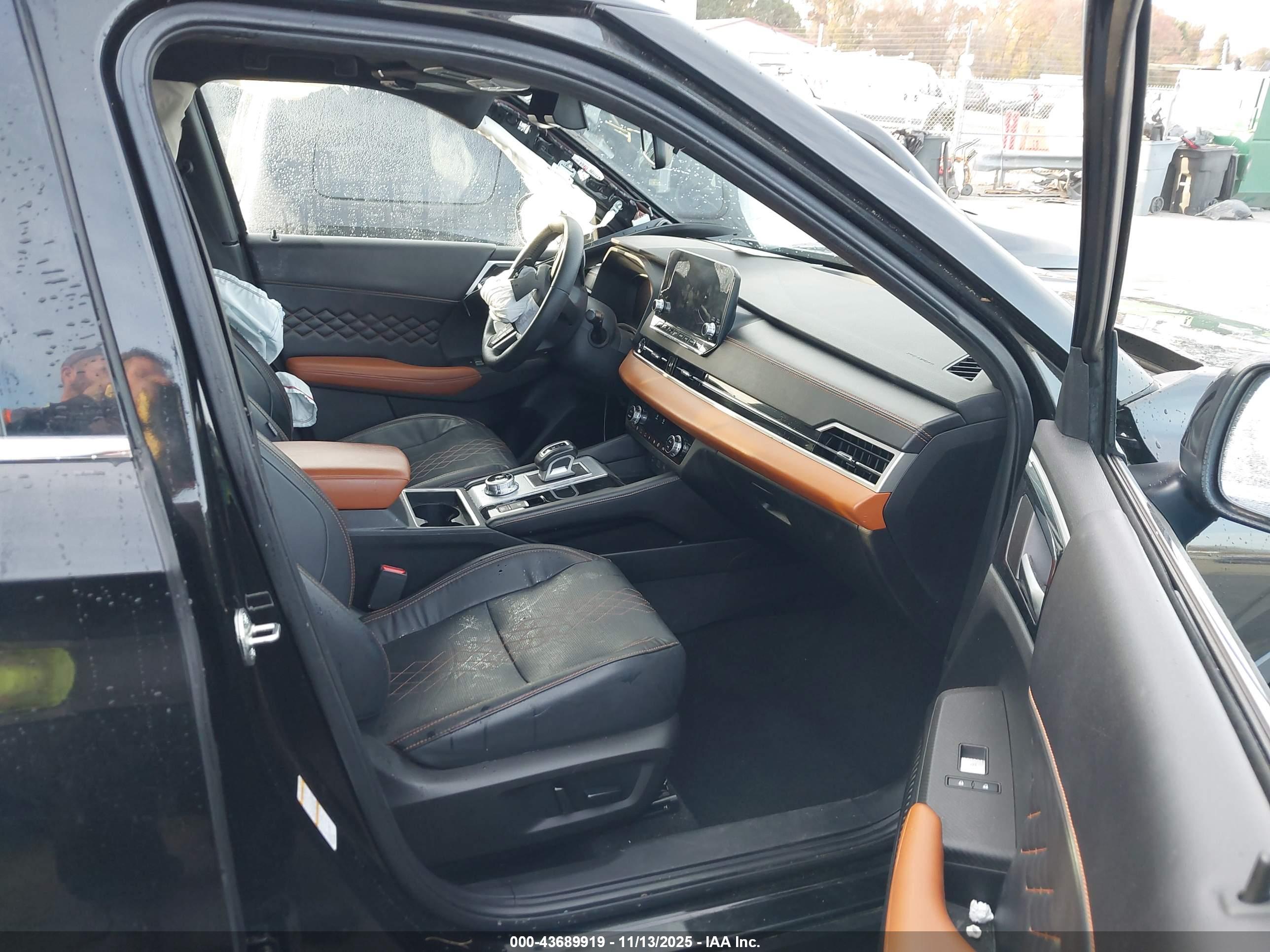 MITSUBISHI OUTLANDER image 5