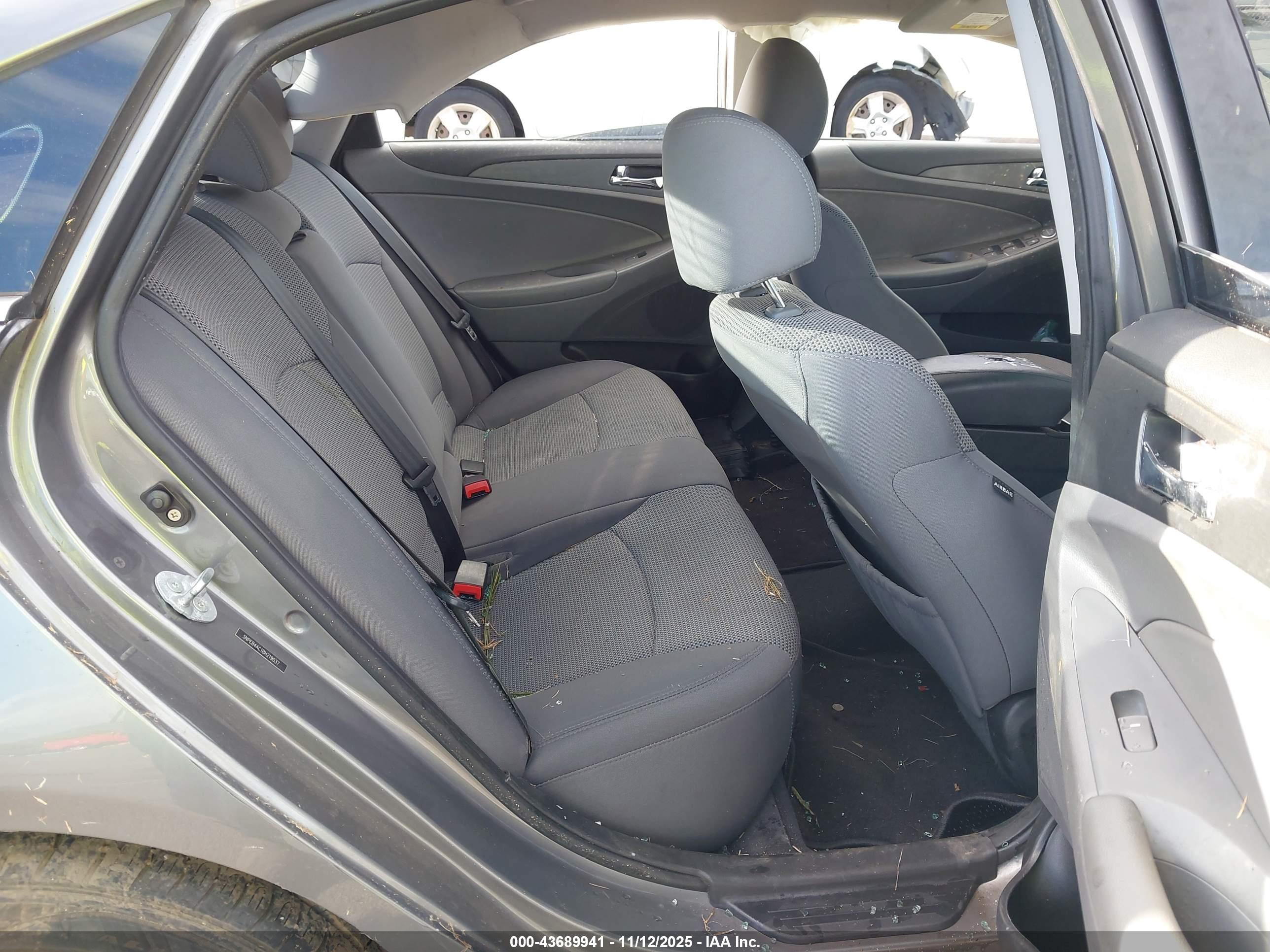HYUNDAI SONATA image 8