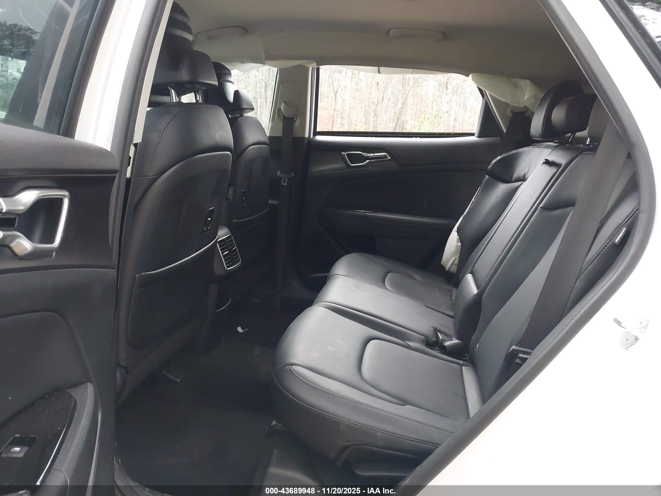KIA SPORTAGE image 8