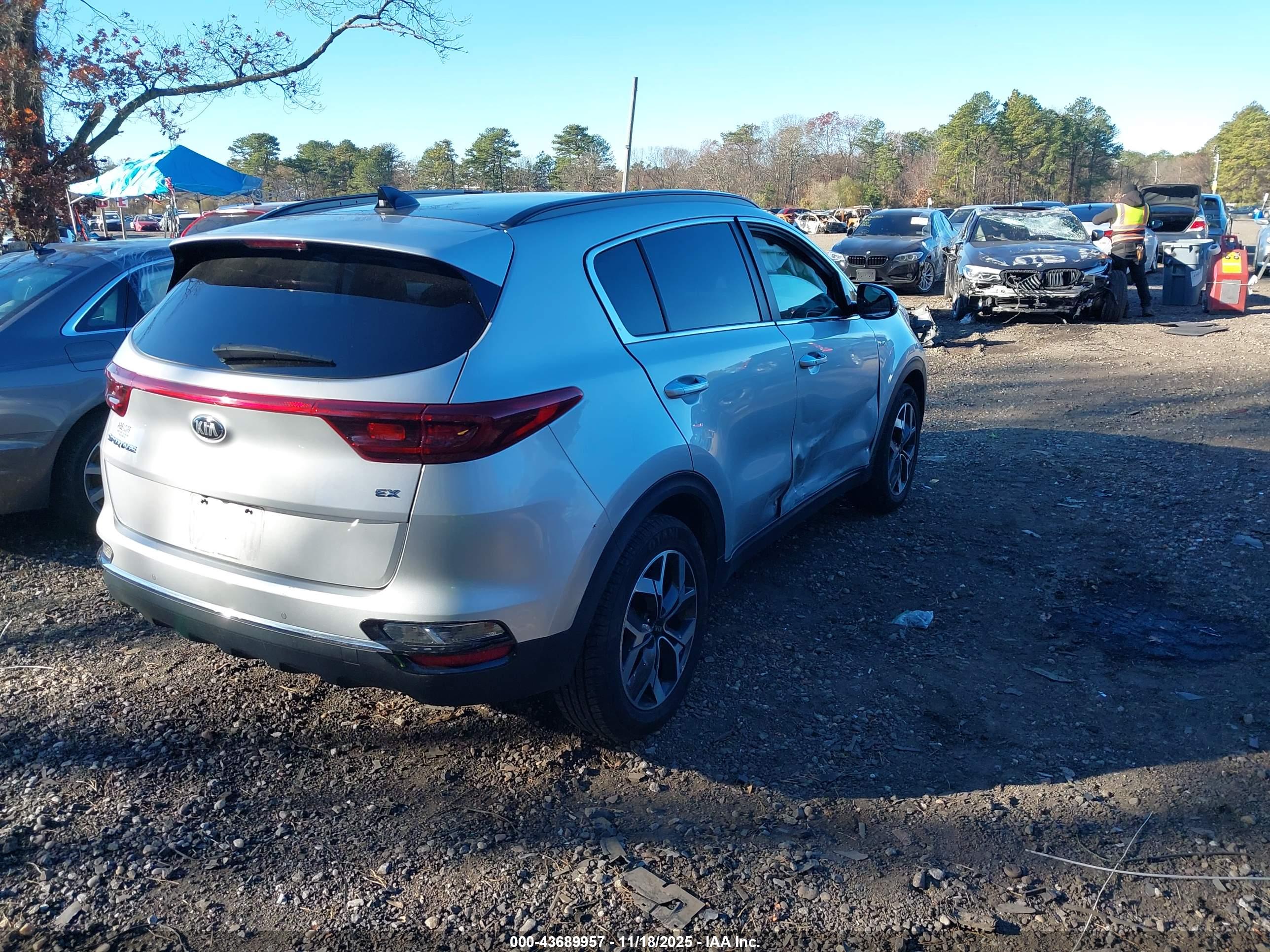 KIA SPORTAGE image 4