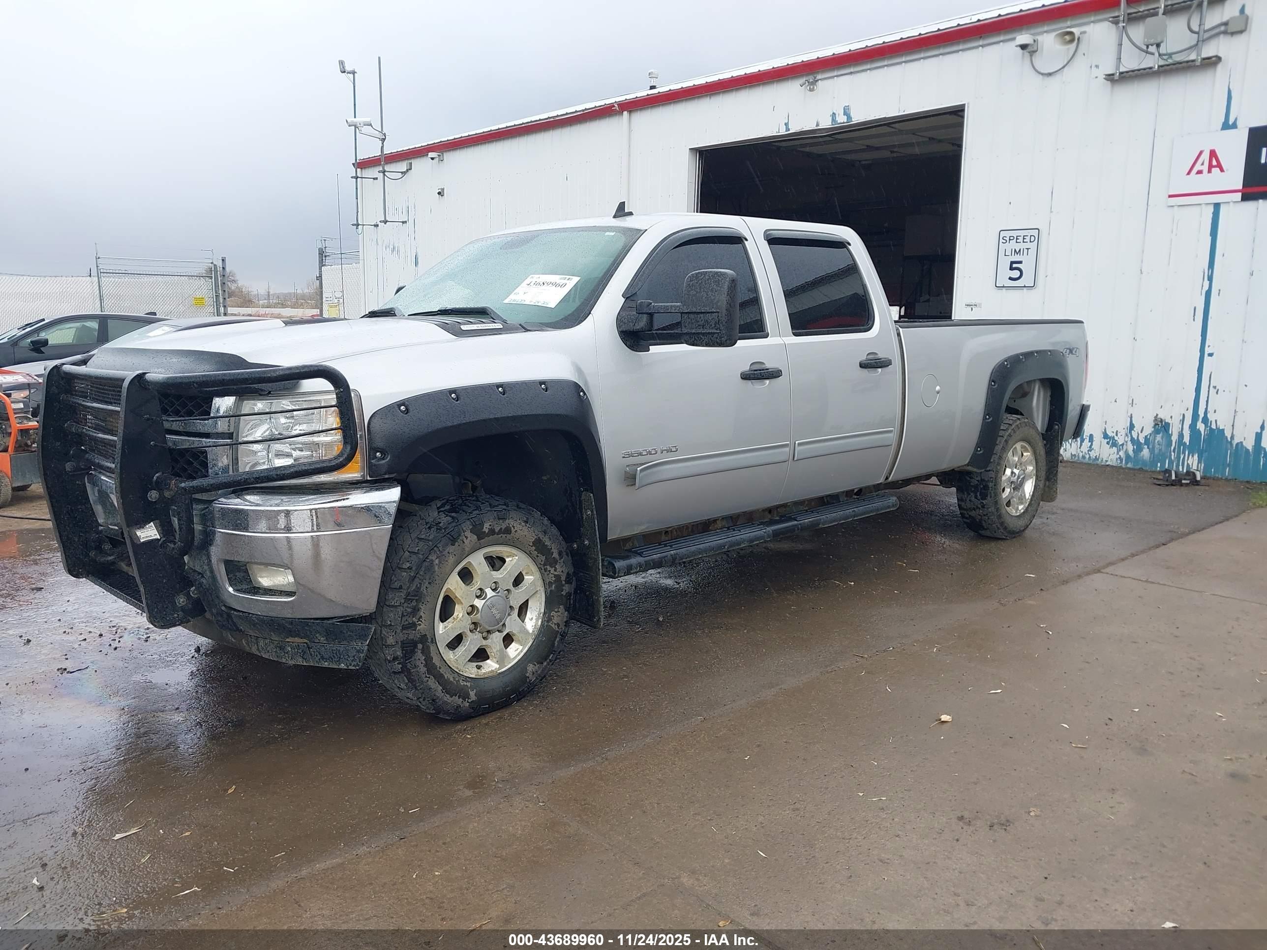 CHEVROLET SILVERADO image 2